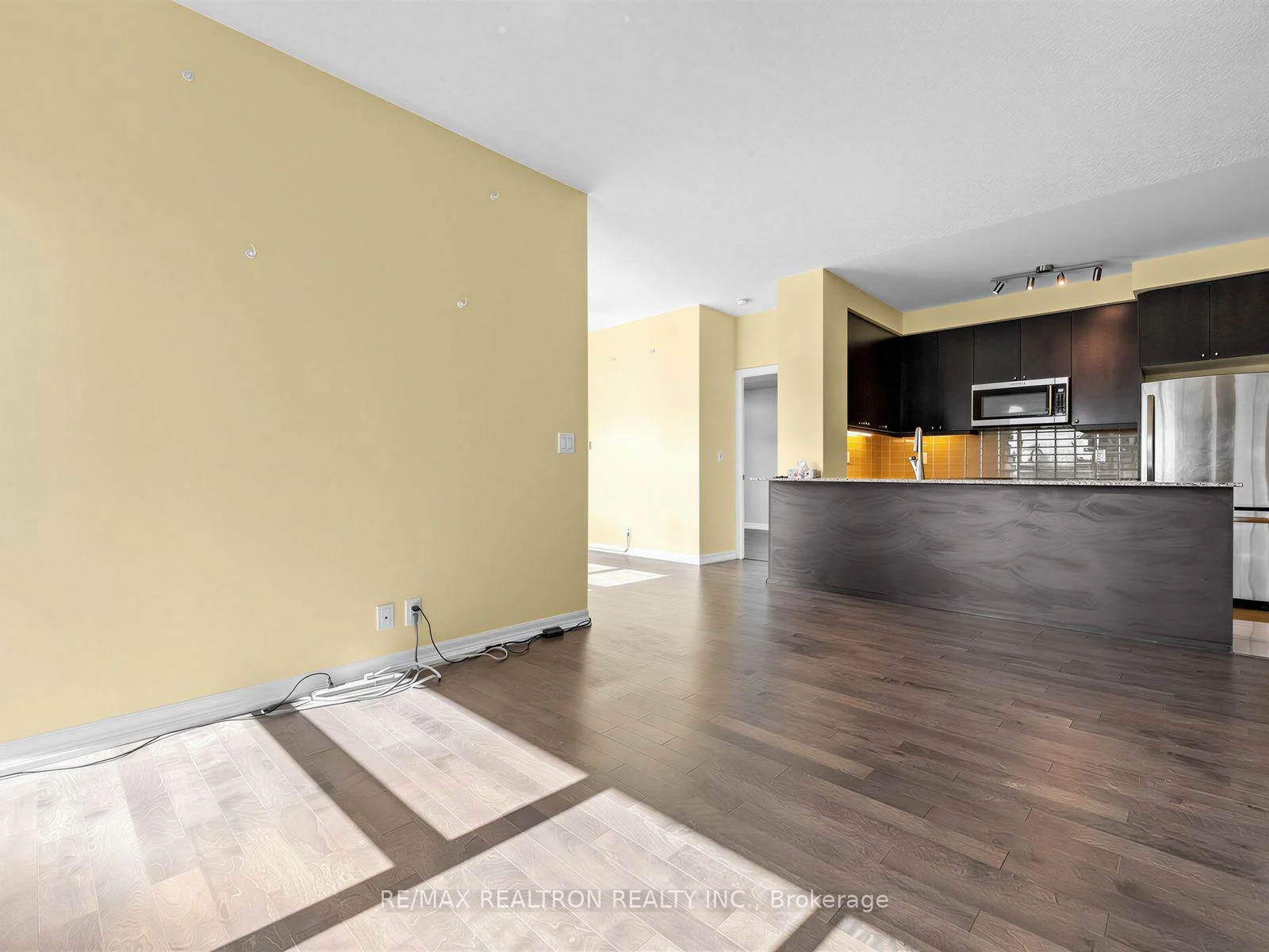 Photo 8 of Unit 209, 1940 Ironstone Drive, Burlington, Uptown — HOMEH