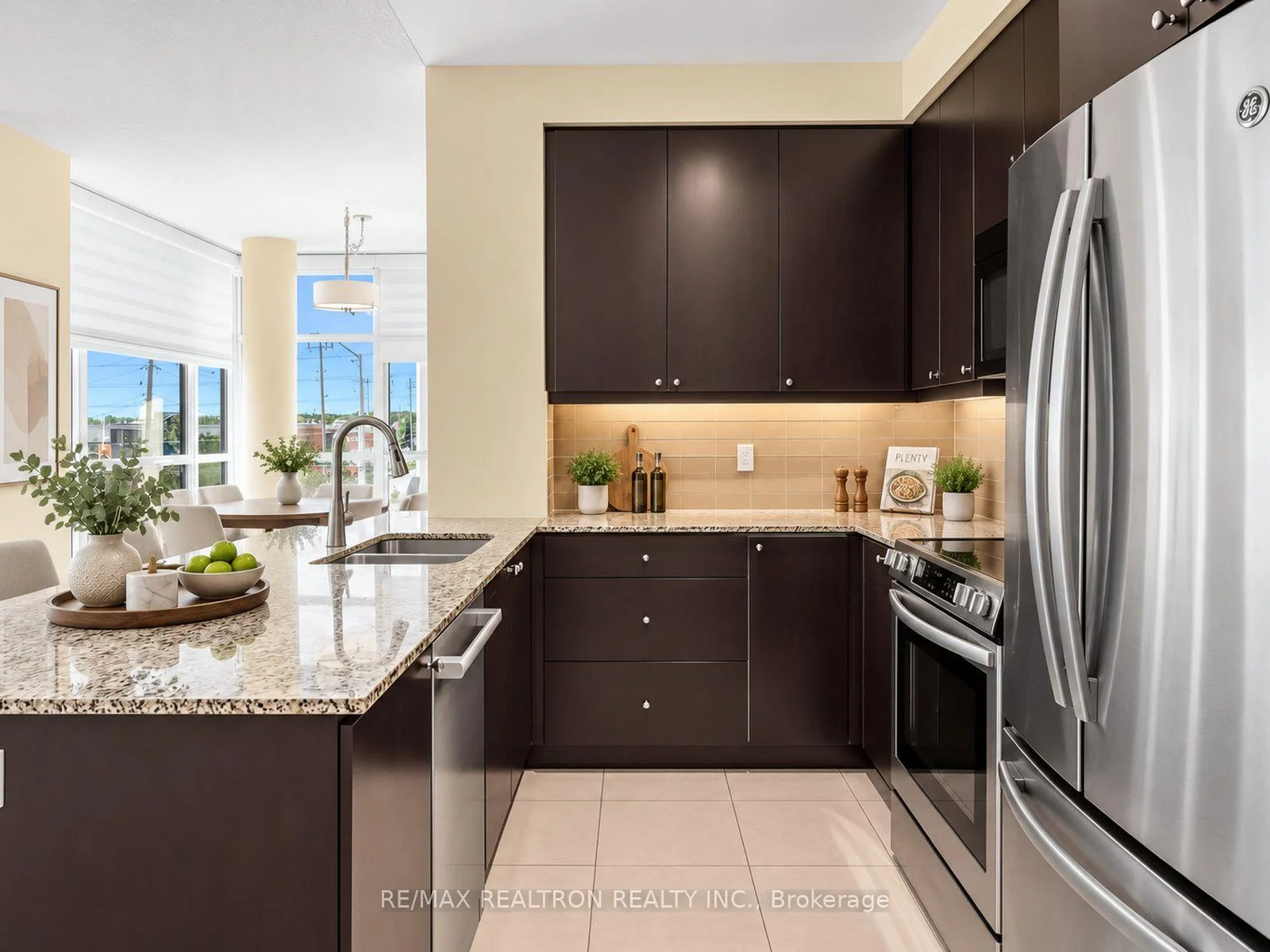 Photo 12 of Unit 209, 1940 Ironstone Drive, Burlington, Uptown — HOMEH