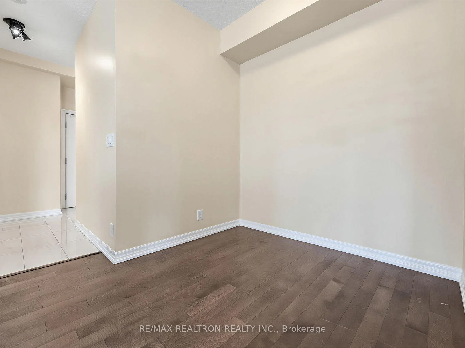 Photo 18 of Unit 209, 1940 Ironstone Drive, Burlington, Uptown — HOMEH