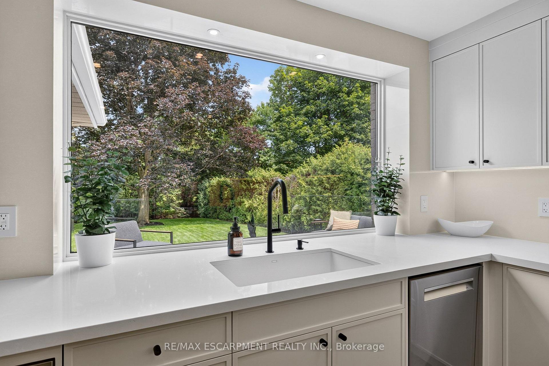 Photo 16 of 429 Claremont Crescent, Oakville, Ford — HOMEH
