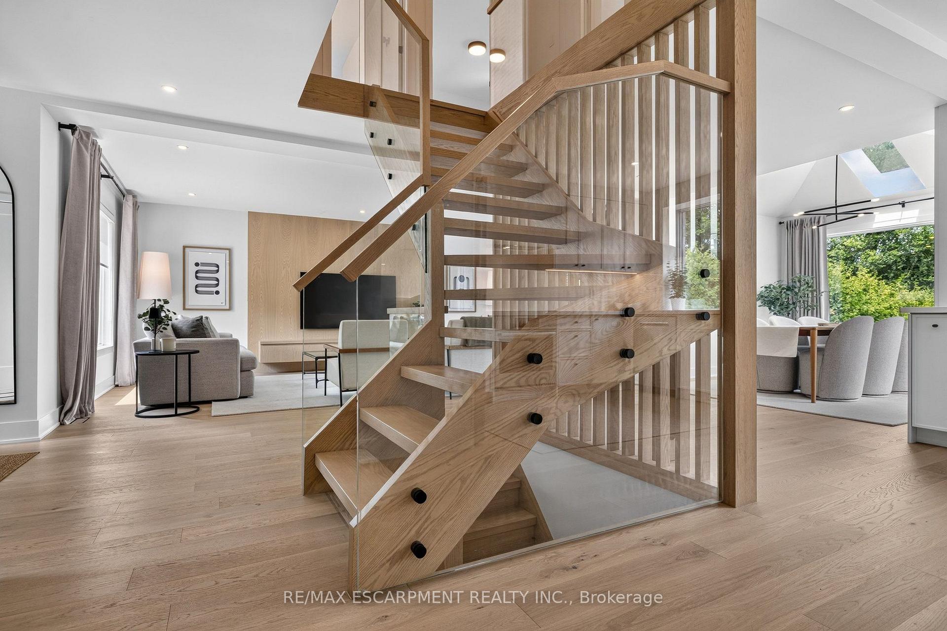 Photo 20 of 429 Claremont Crescent, Oakville, Ford — HOMEH