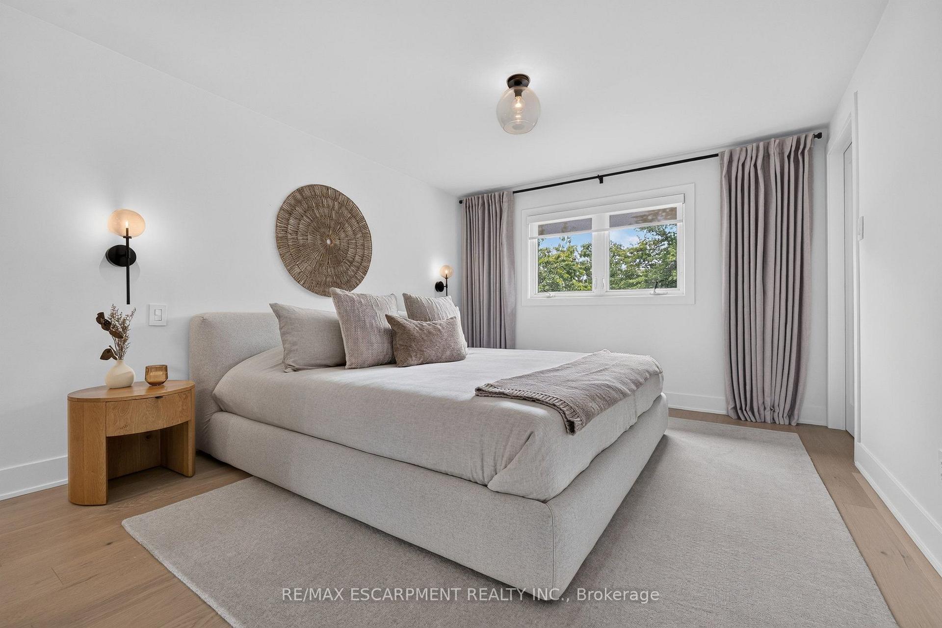 Photo 23 of 429 Claremont Crescent, Oakville, Ford — HOMEH