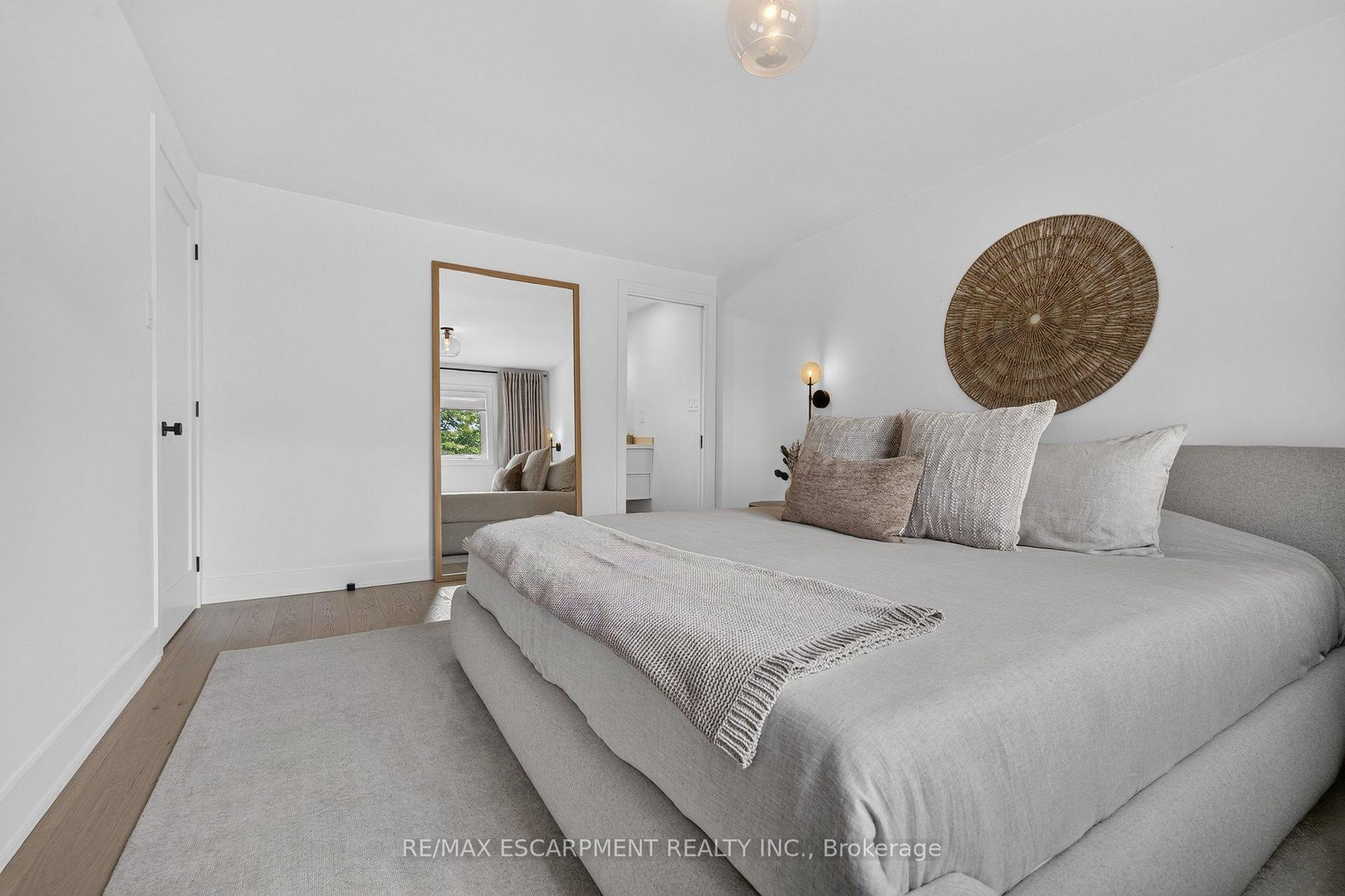 Photo 24 of 429 Claremont Crescent, Oakville, Ford — HOMEH