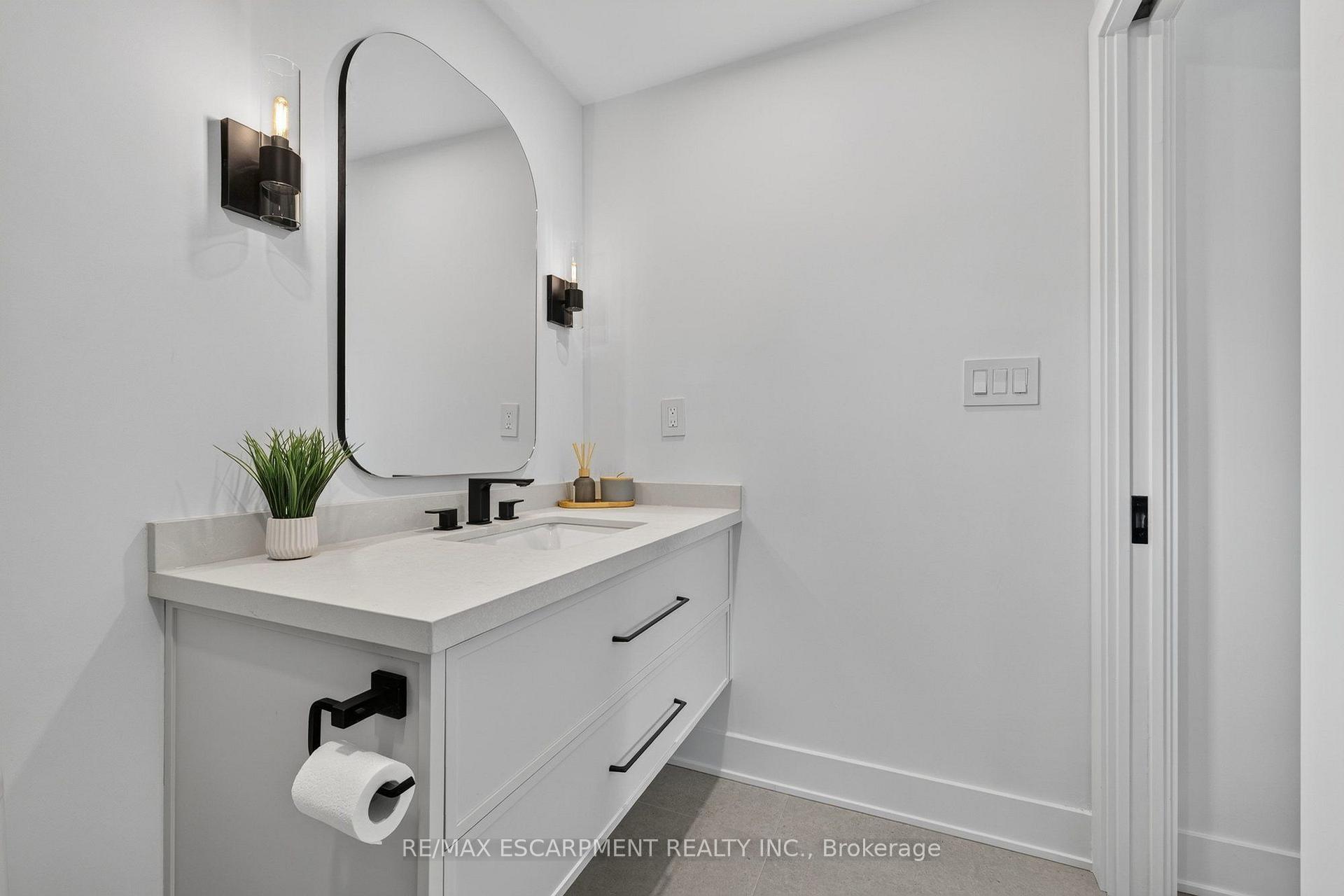 Photo 25 of 429 Claremont Crescent, Oakville, Ford — HOMEH