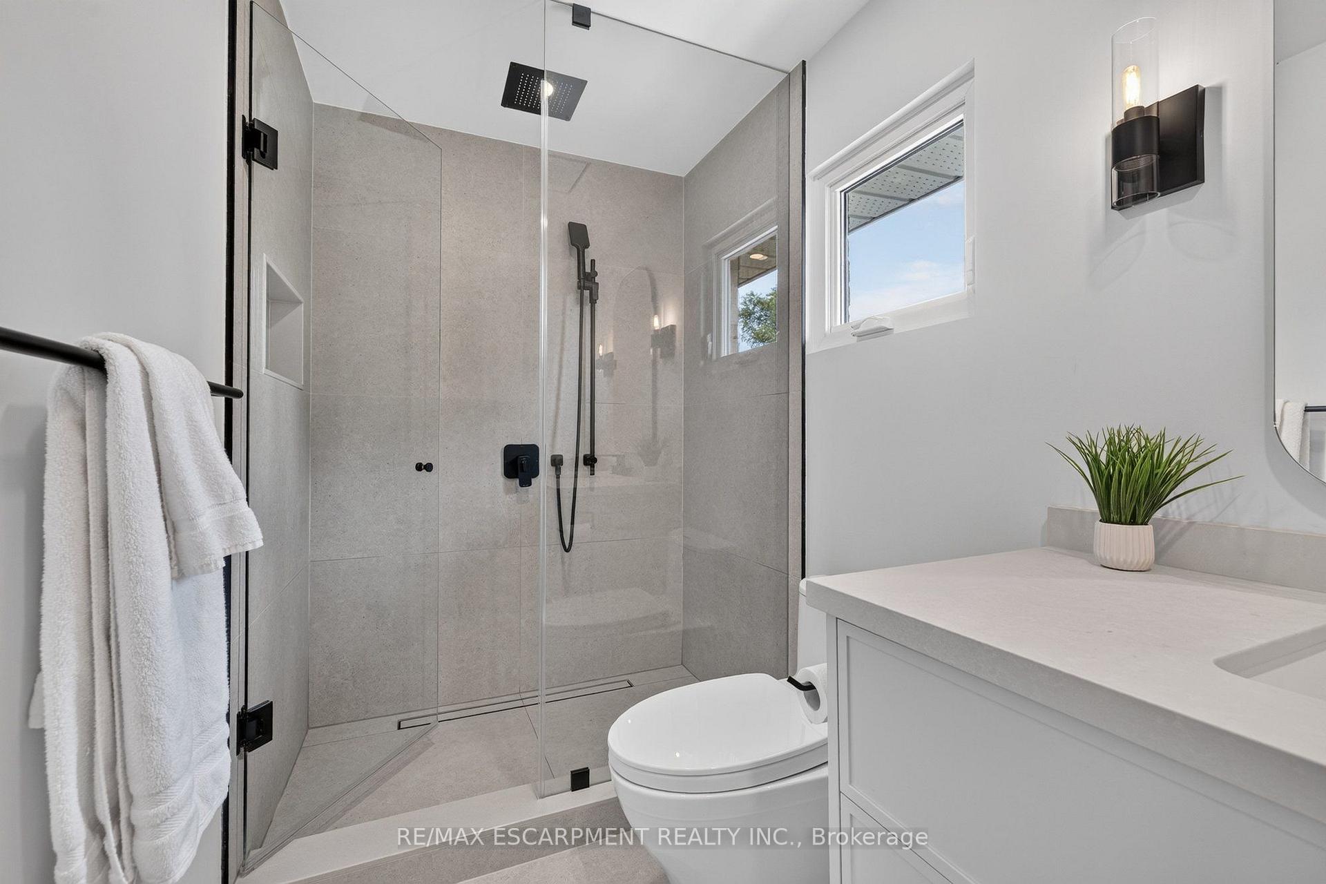 Photo 26 of 429 Claremont Crescent, Oakville, Ford — HOMEH