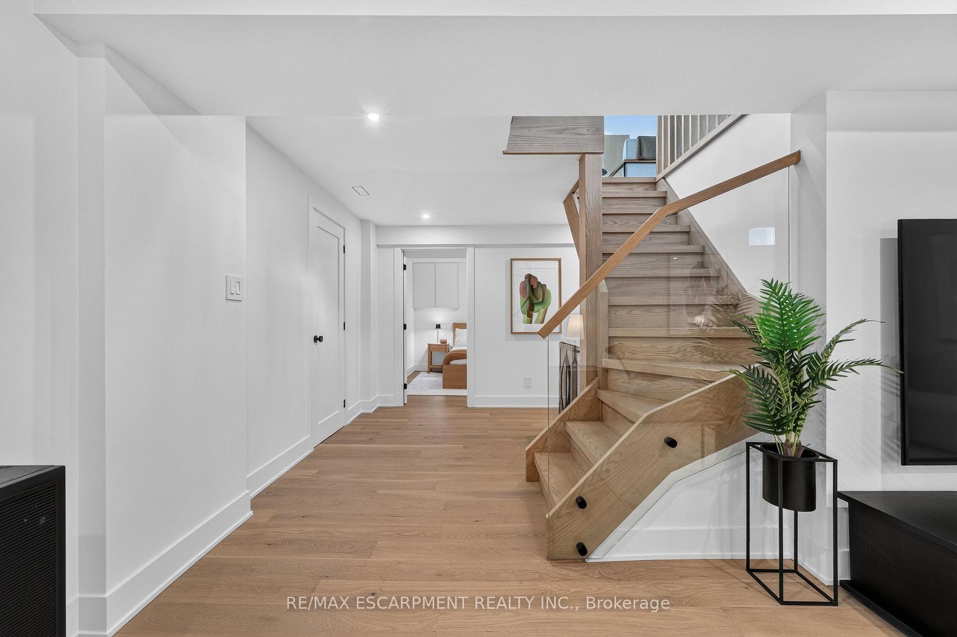Photo 34 of 429 Claremont Crescent, Oakville, Ford — HOMEH