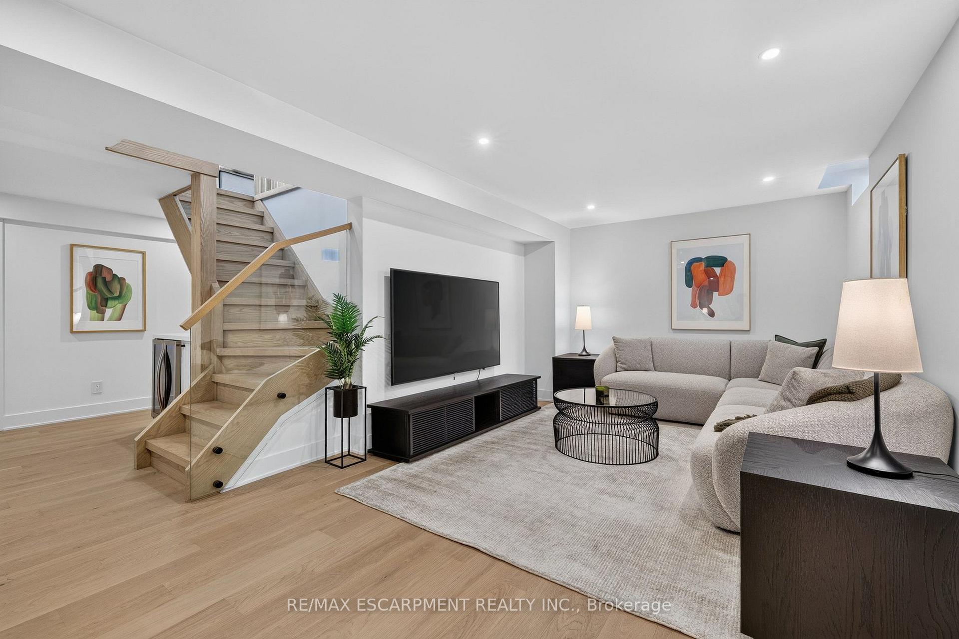 Photo 35 of 429 Claremont Crescent, Oakville, Ford — HOMEH