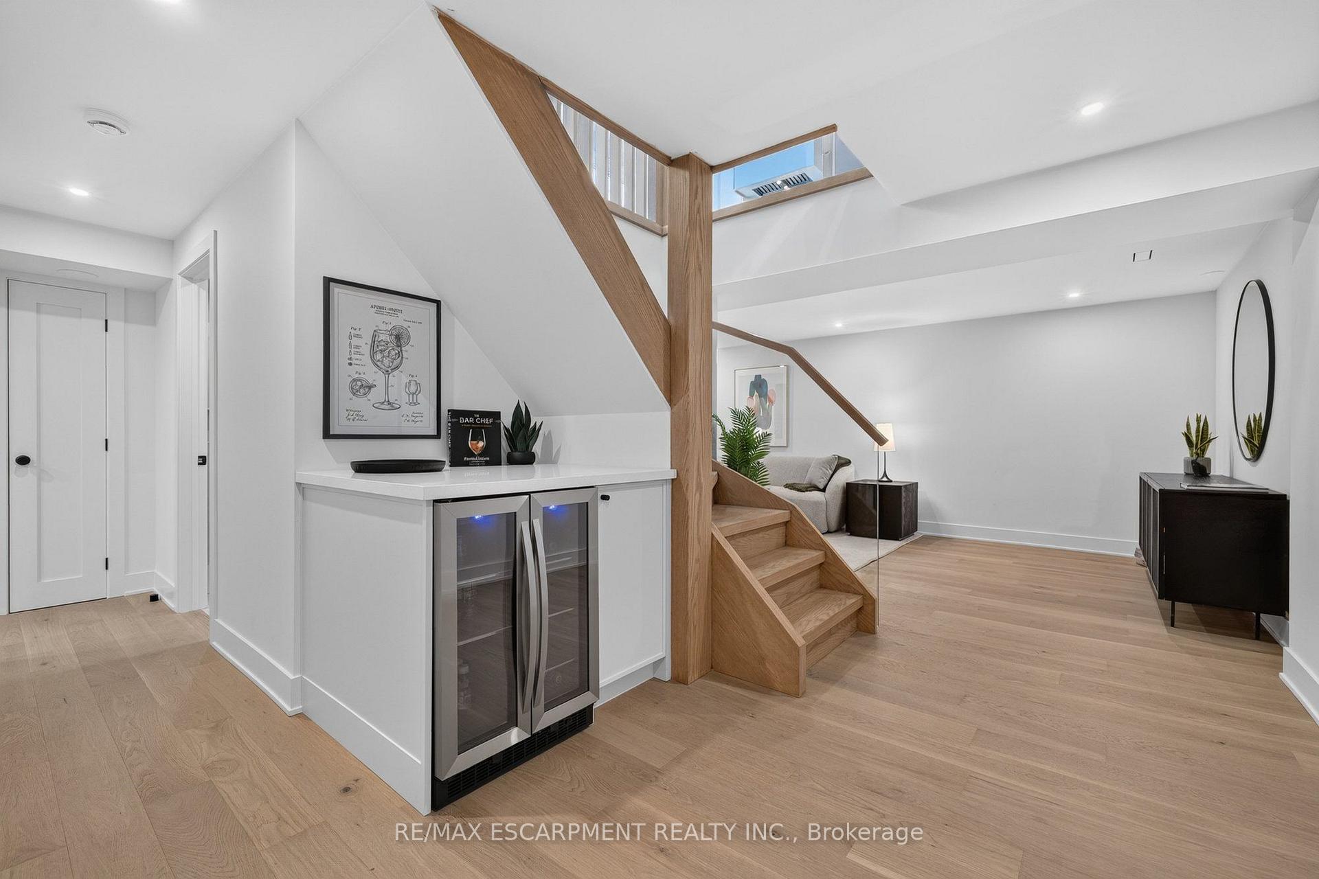 Photo 38 of 429 Claremont Crescent, Oakville, Ford — HOMEH