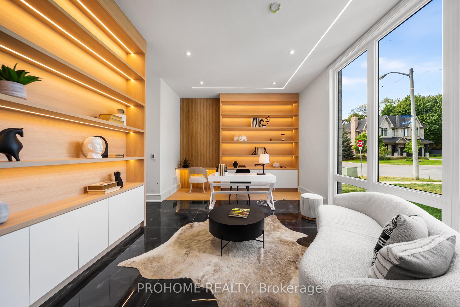 Photo 3 of 15 Aldershot Crescent, North York, St. Andrew-Windfields — HOMEH