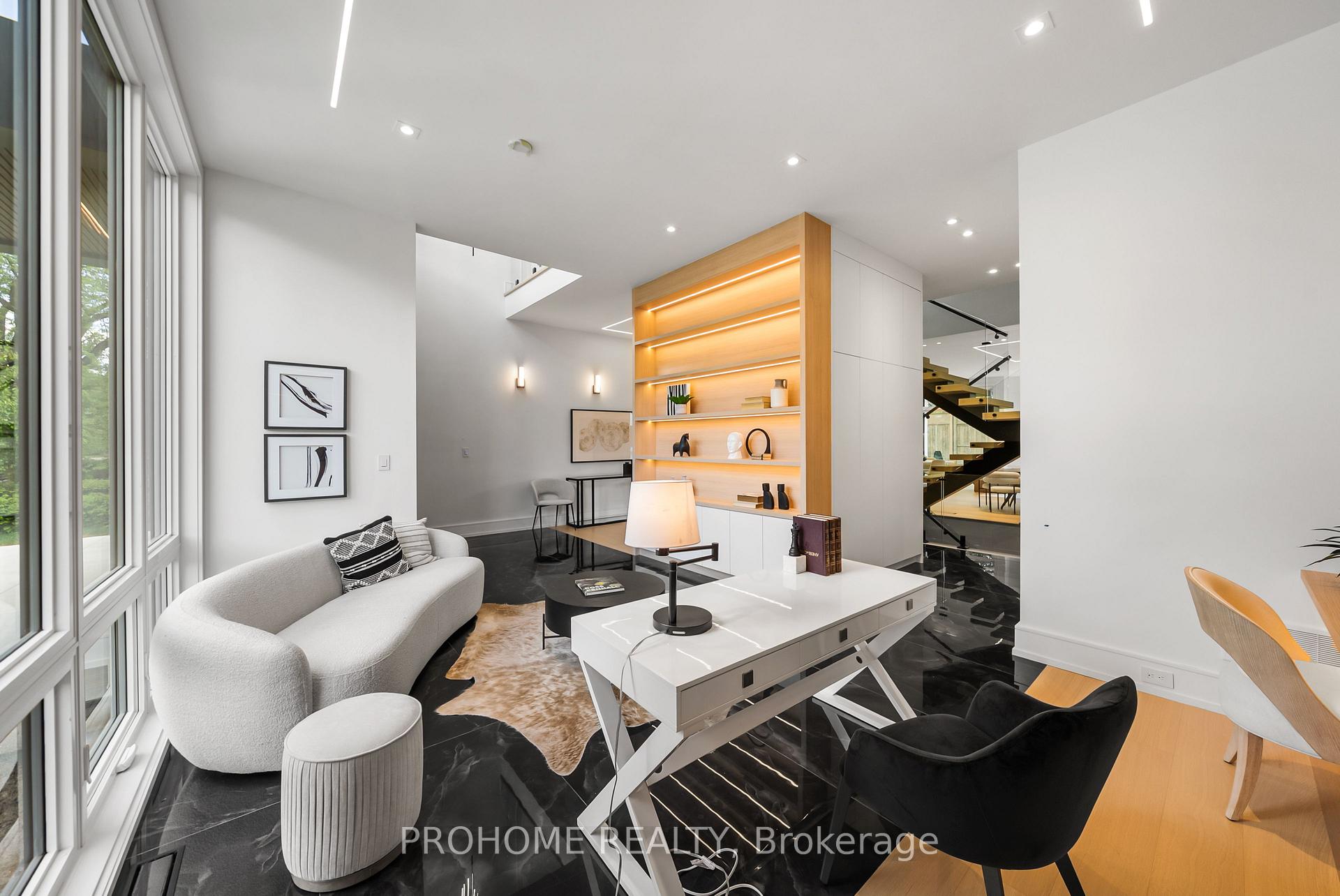 Photo 4 of 15 Aldershot Crescent, North York, St. Andrew-Windfields — HOMEH
