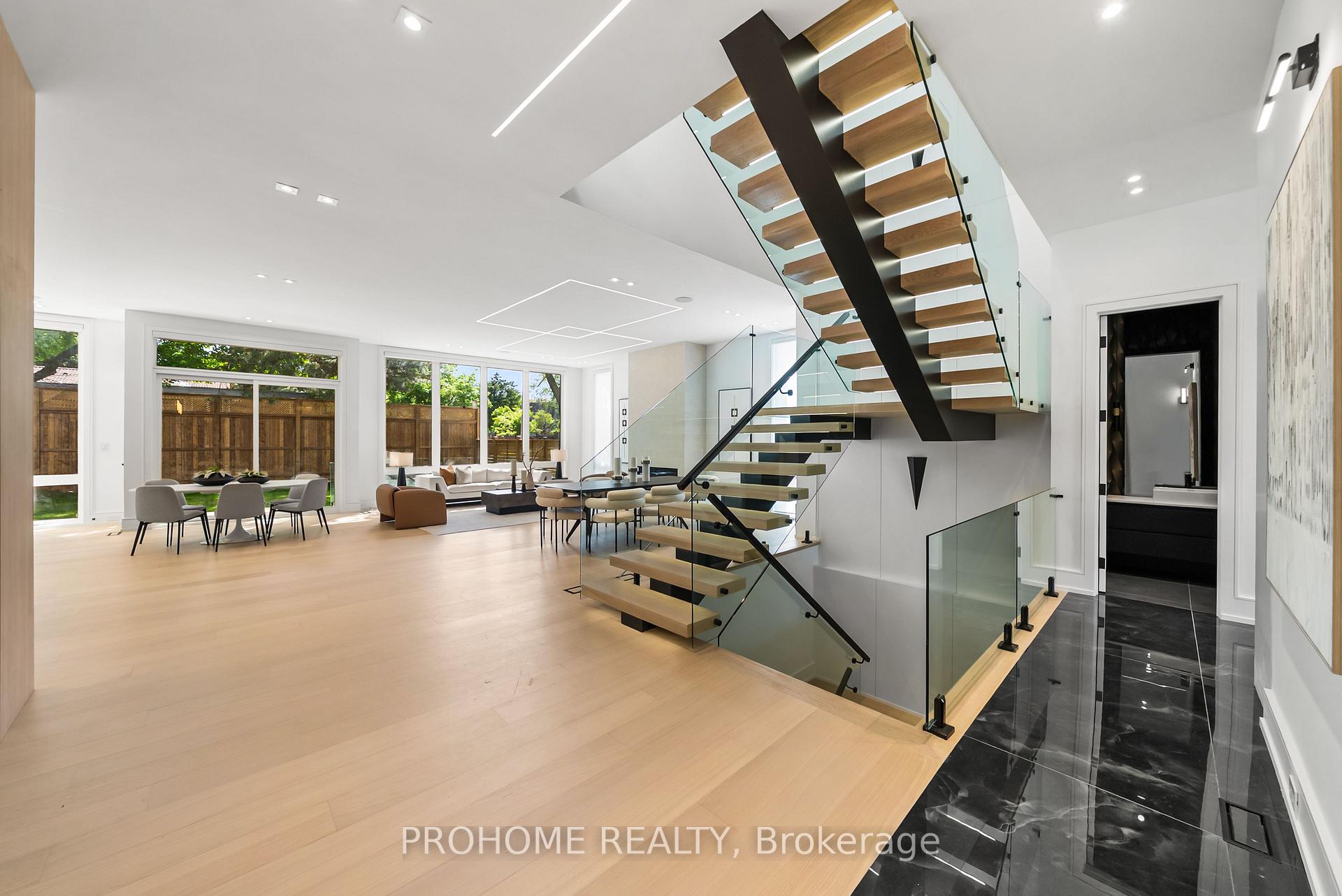 Photo 6 of 15 Aldershot Crescent, North York, St. Andrew-Windfields — HOMEH