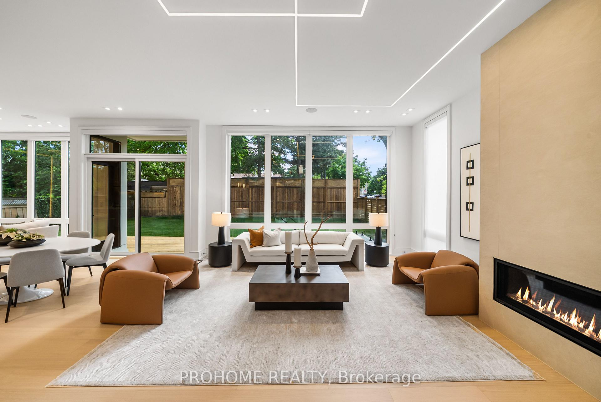 Photo 12 of 15 Aldershot Crescent, North York, St. Andrew-Windfields — HOMEH