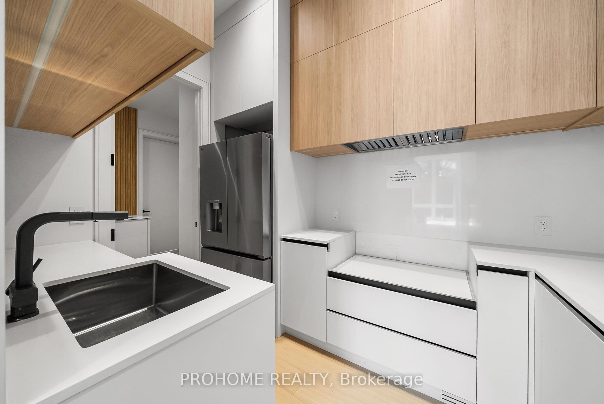 Photo 18 of 15 Aldershot Crescent, North York, St. Andrew-Windfields — HOMEH
