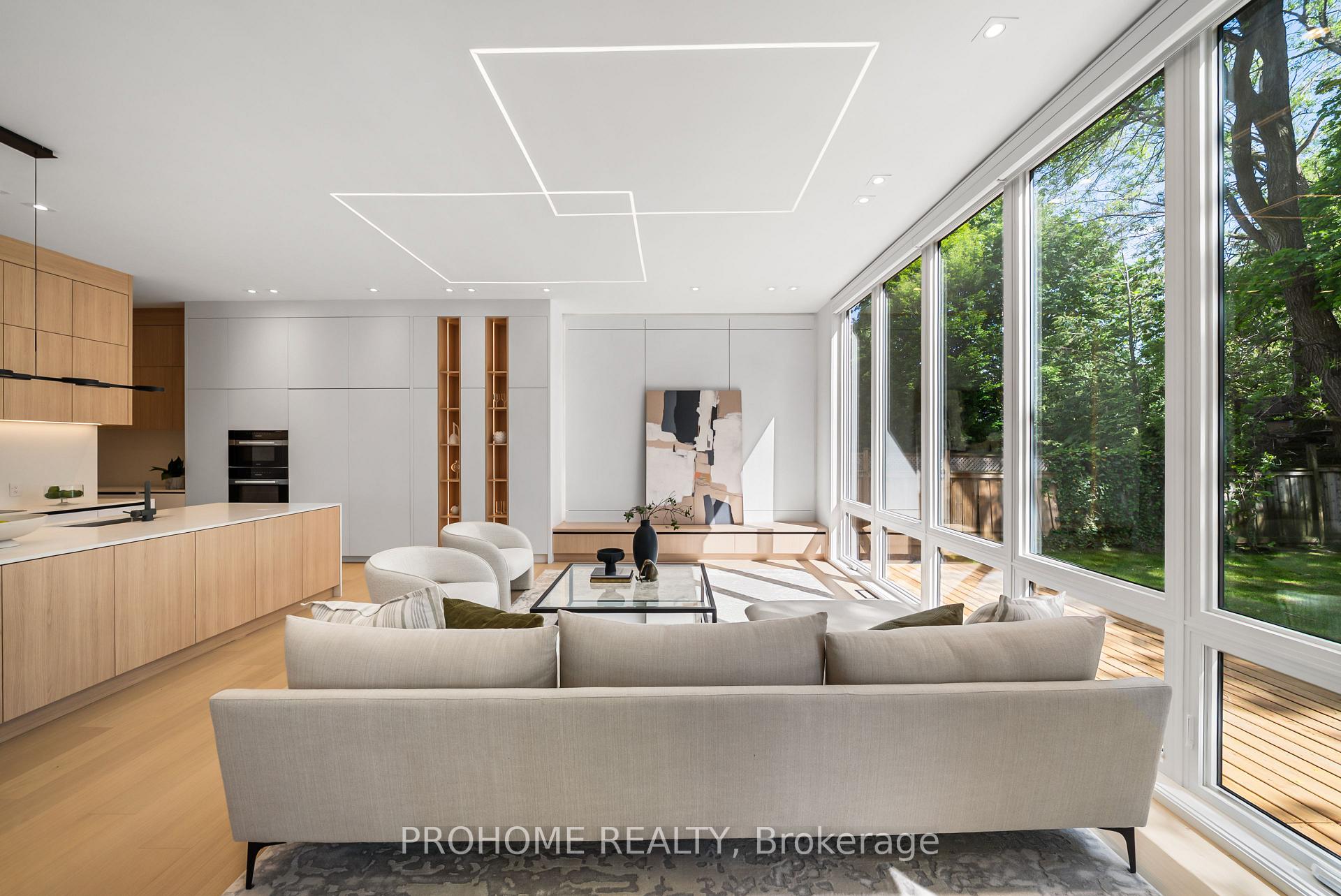Photo 20 of 15 Aldershot Crescent, North York, St. Andrew-Windfields — HOMEH