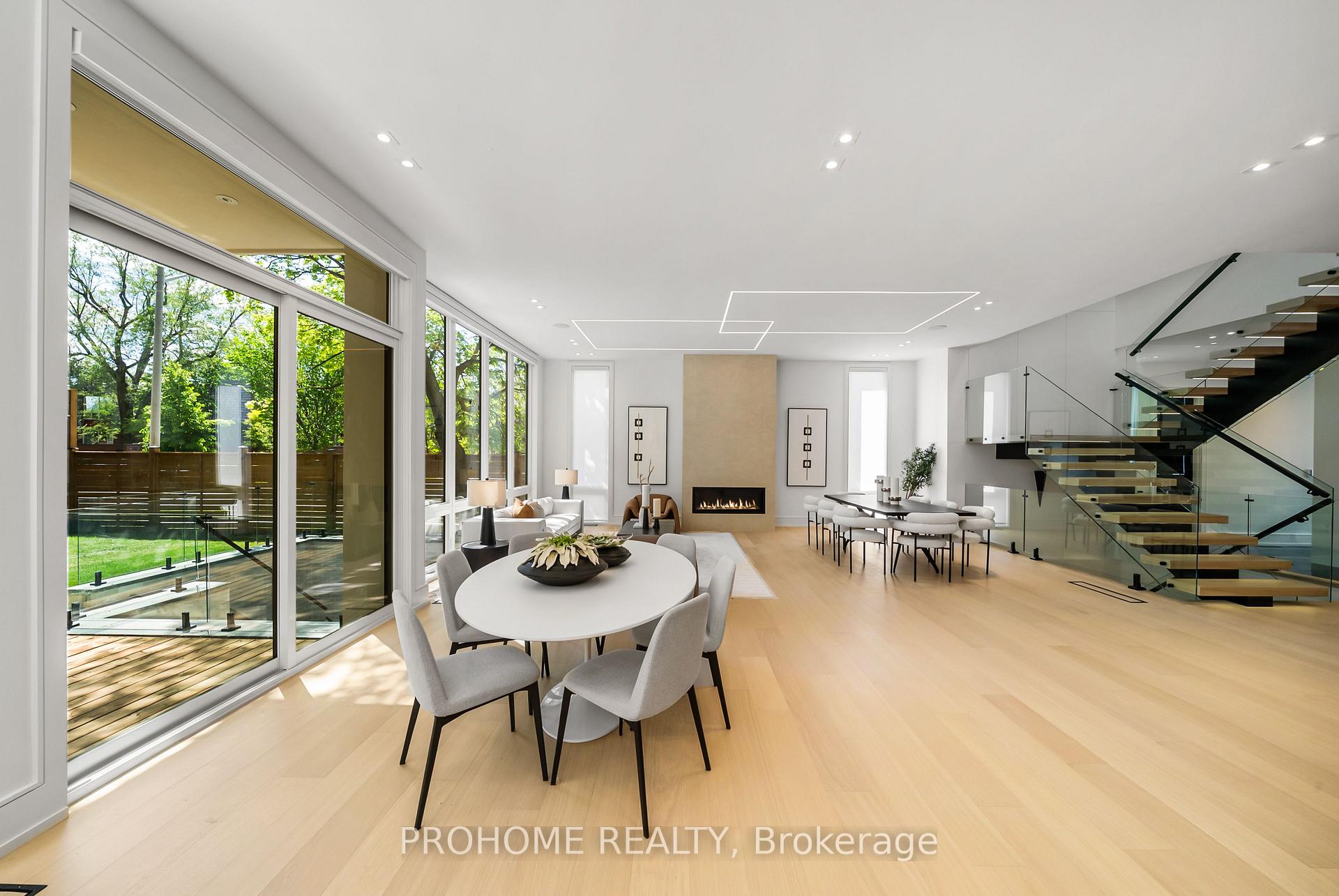 Photo 21 of 15 Aldershot Crescent, North York, St. Andrew-Windfields — HOMEH