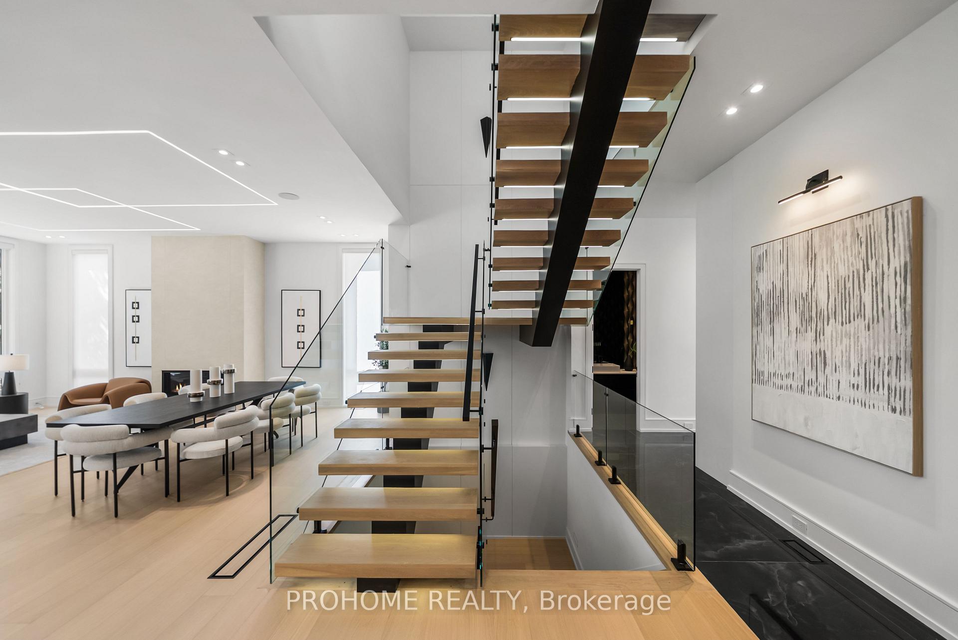 Photo 25 of 15 Aldershot Crescent, North York, St. Andrew-Windfields — HOMEH