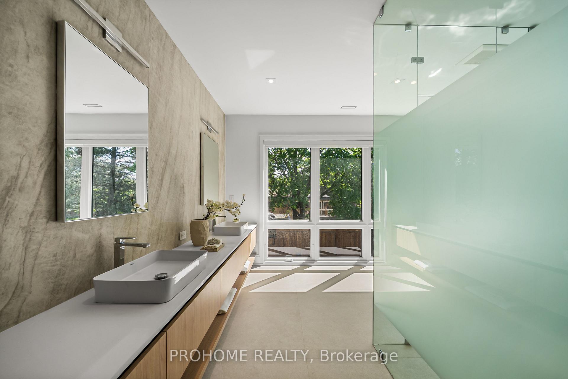 Photo 32 of 15 Aldershot Crescent, North York, St. Andrew-Windfields — HOMEH