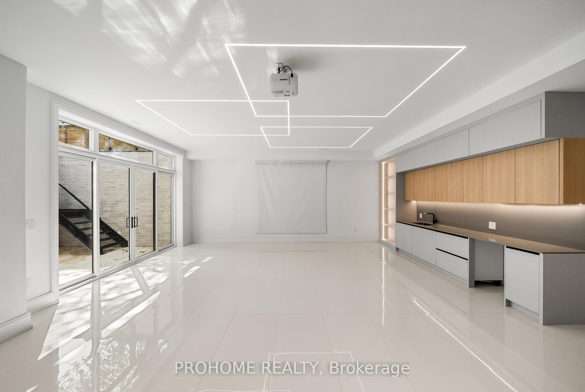 Photo 35 of 15 Aldershot Crescent, North York, St. Andrew-Windfields — HOMEH