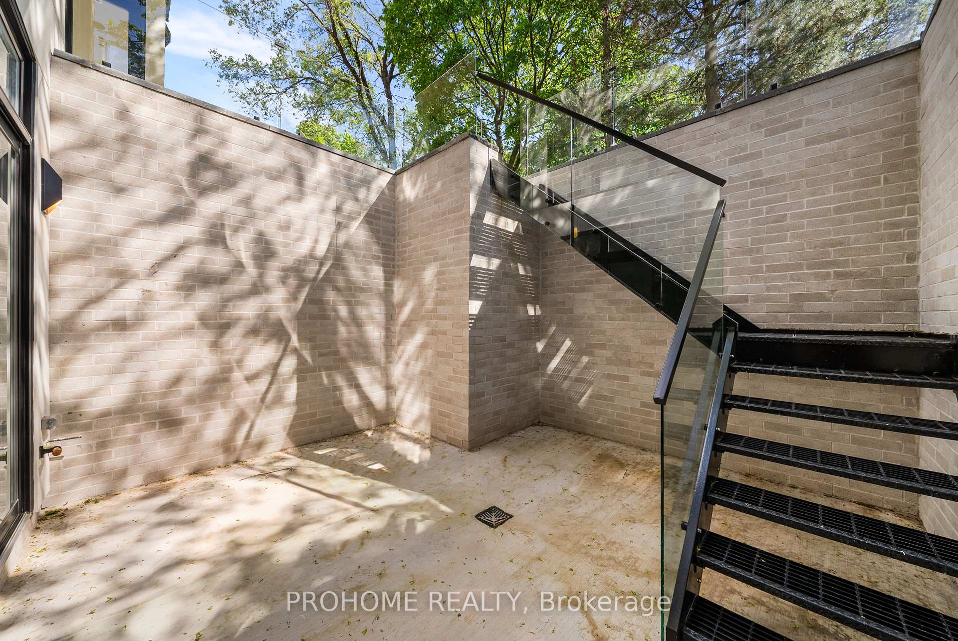 Photo 44 of 15 Aldershot Crescent, North York, St. Andrew-Windfields — HOMEH