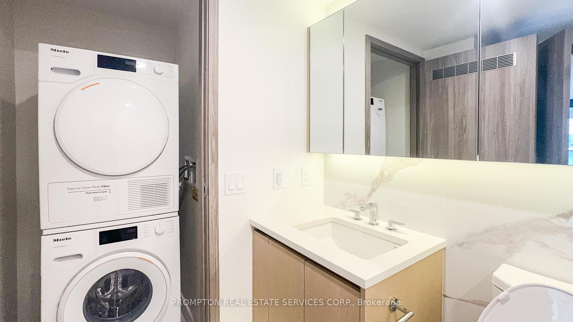Photo 15 of Unit 3205, 1 Concord Cityplace Way, Toronto, Waterfront Communities — HOMEH