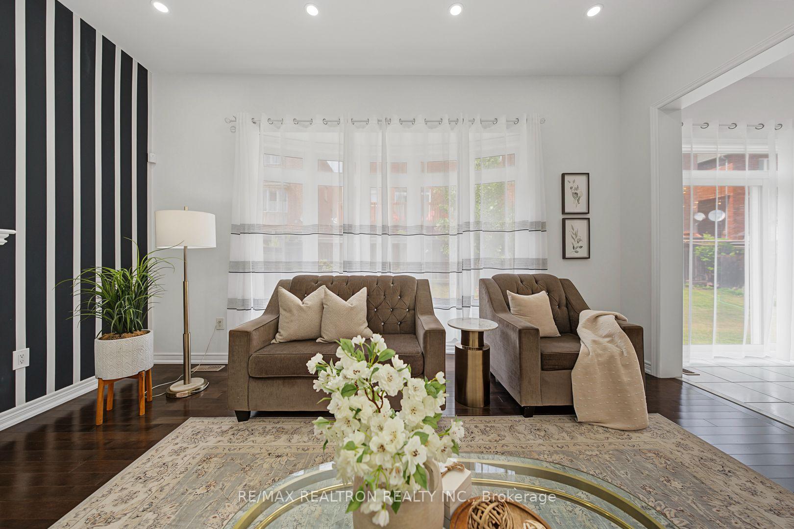 Photo 16 of 28 Brightside Avenue, Richmond Hill, Jefferson — HOMEH