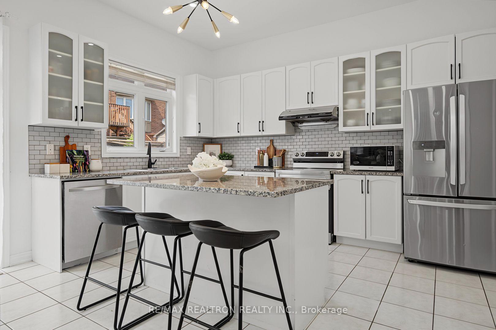 Photo 19 of 28 Brightside Avenue, Richmond Hill, Jefferson — HOMEH
