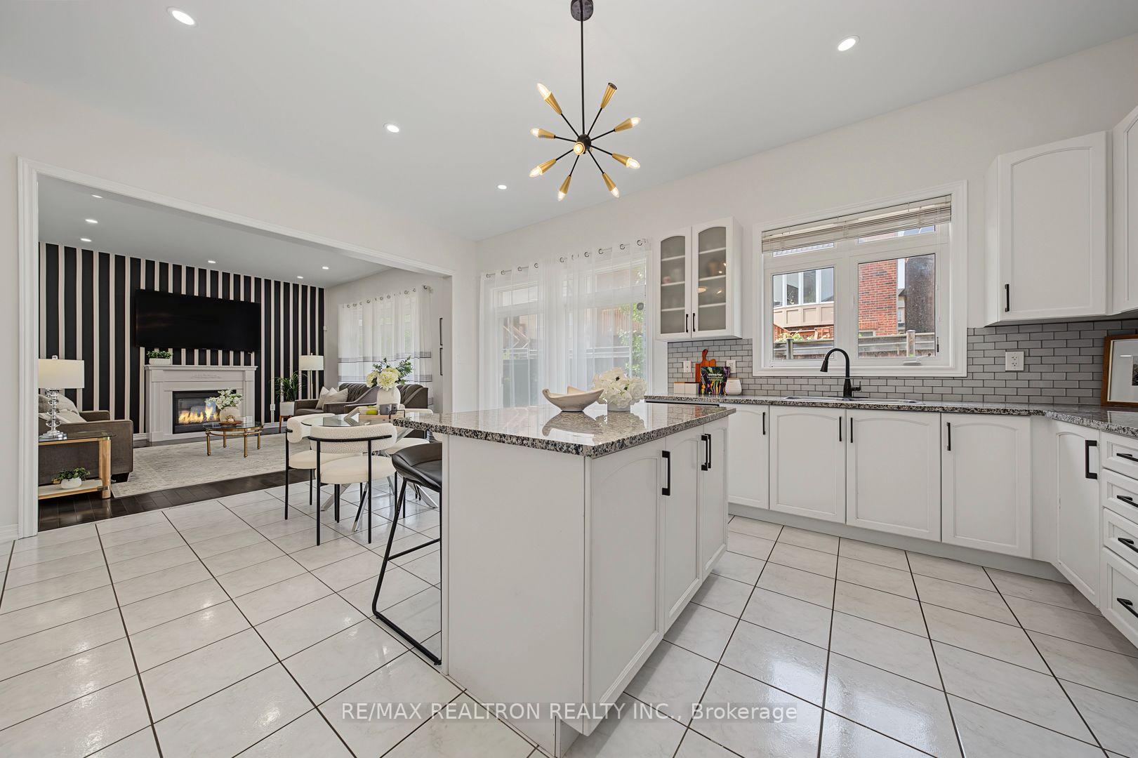 Photo 20 of 28 Brightside Avenue, Richmond Hill, Jefferson — HOMEH