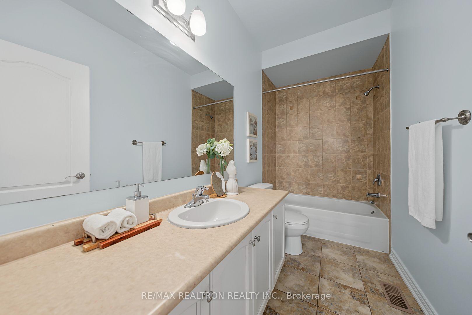 Photo 32 of 28 Brightside Avenue, Richmond Hill, Jefferson — HOMEH