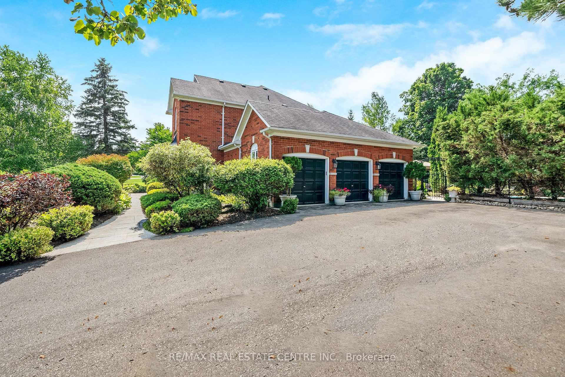 Photo 5 of 15 Trillium Terrace, Halton Hills, Rural Halton Hills — HOMEH