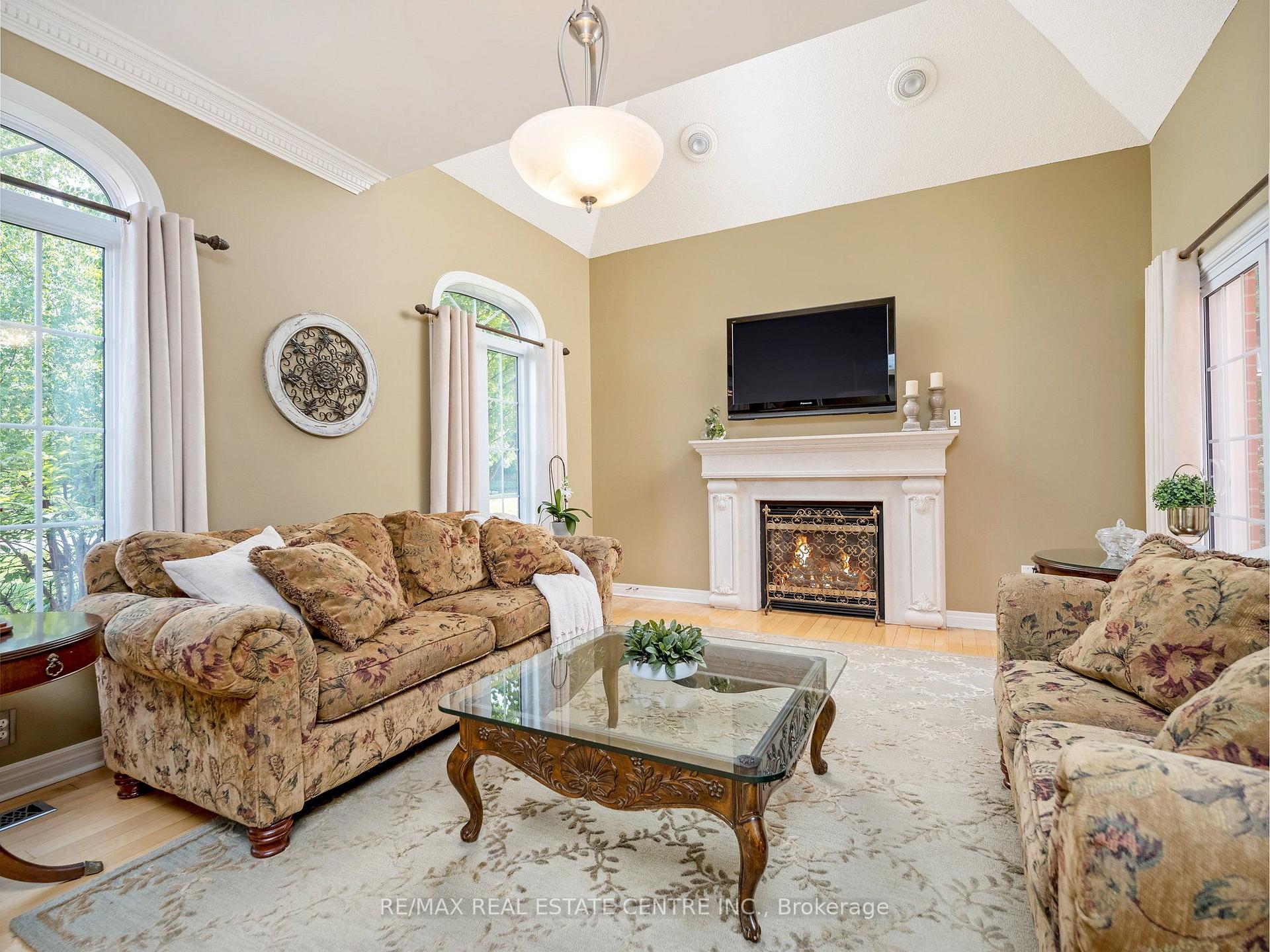 Photo 10 of 15 Trillium Terrace, Halton Hills, Rural Halton Hills — HOMEH
