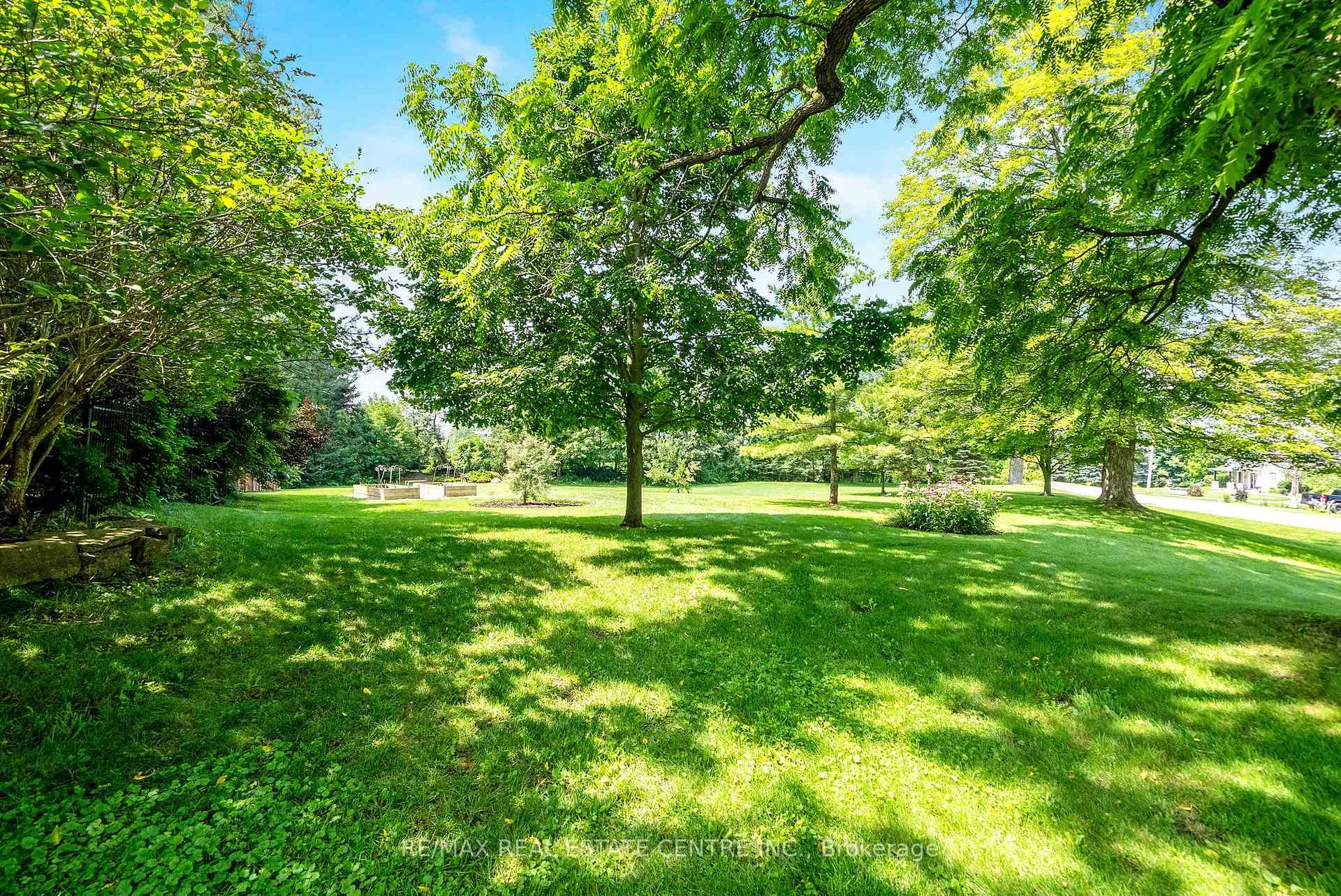 Photo 41 of 15 Trillium Terrace, Halton Hills, Rural Halton Hills — HOMEH