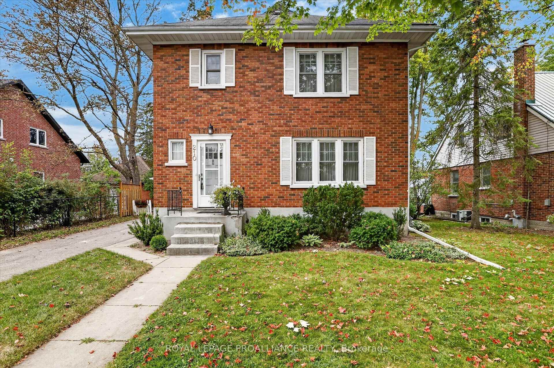 Photo 3 of 210 Aberdeen Avenue, Peterborough, Northcrest Ward 5 — HOMEH