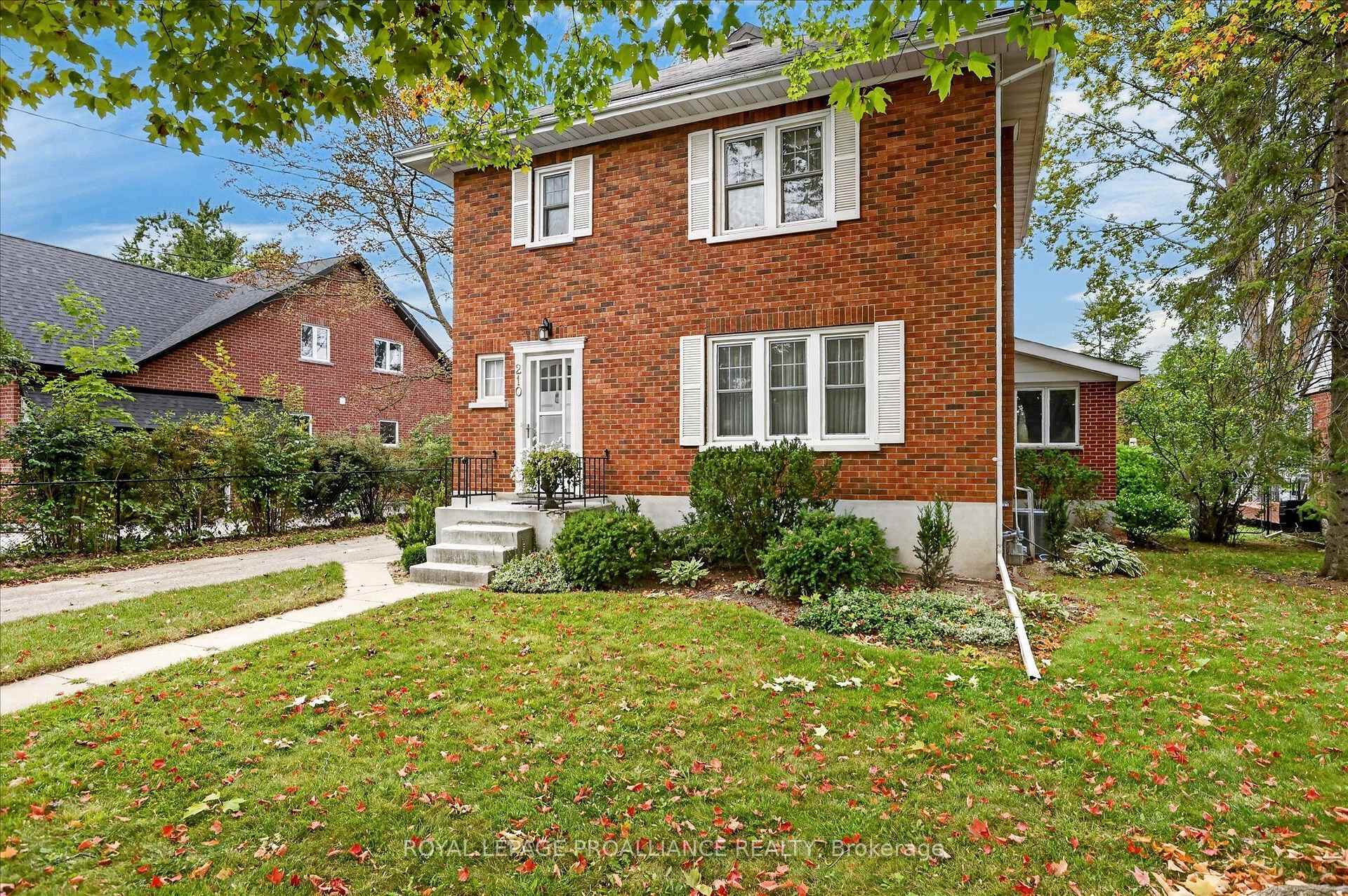 Photo 5 of 210 Aberdeen Avenue, Peterborough, Northcrest Ward 5 — HOMEH