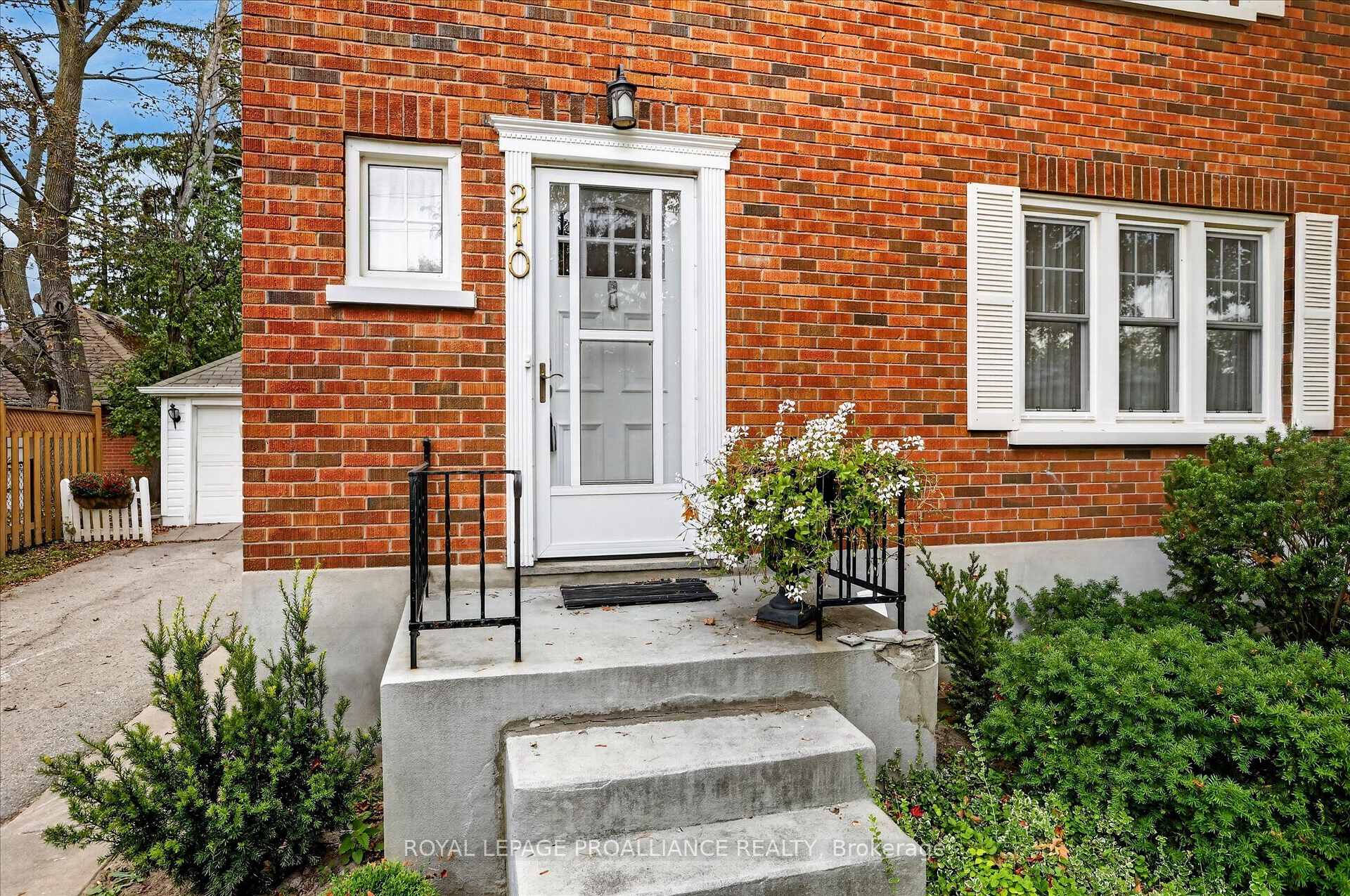 Photo 9 of 210 Aberdeen Avenue, Peterborough, Northcrest Ward 5 — HOMEH