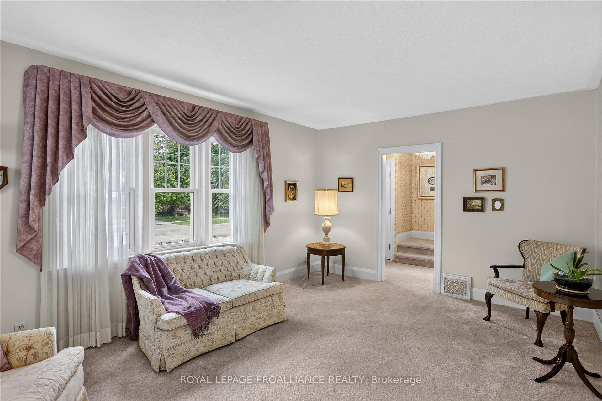 Photo 19 of 210 Aberdeen Avenue, Peterborough, Northcrest Ward 5 — HOMEH