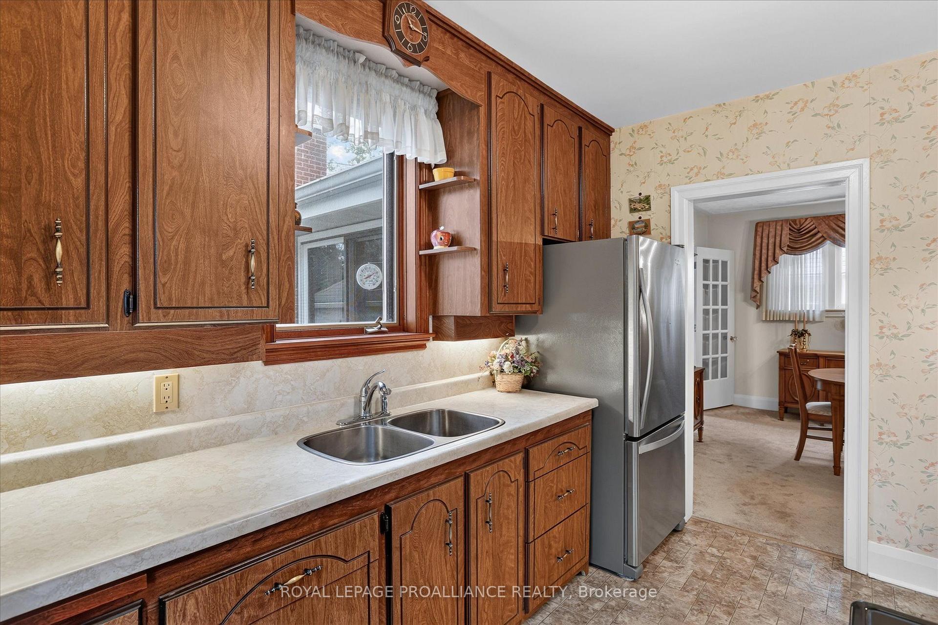 Photo 35 of 210 Aberdeen Avenue, Peterborough, Northcrest Ward 5 — HOMEH