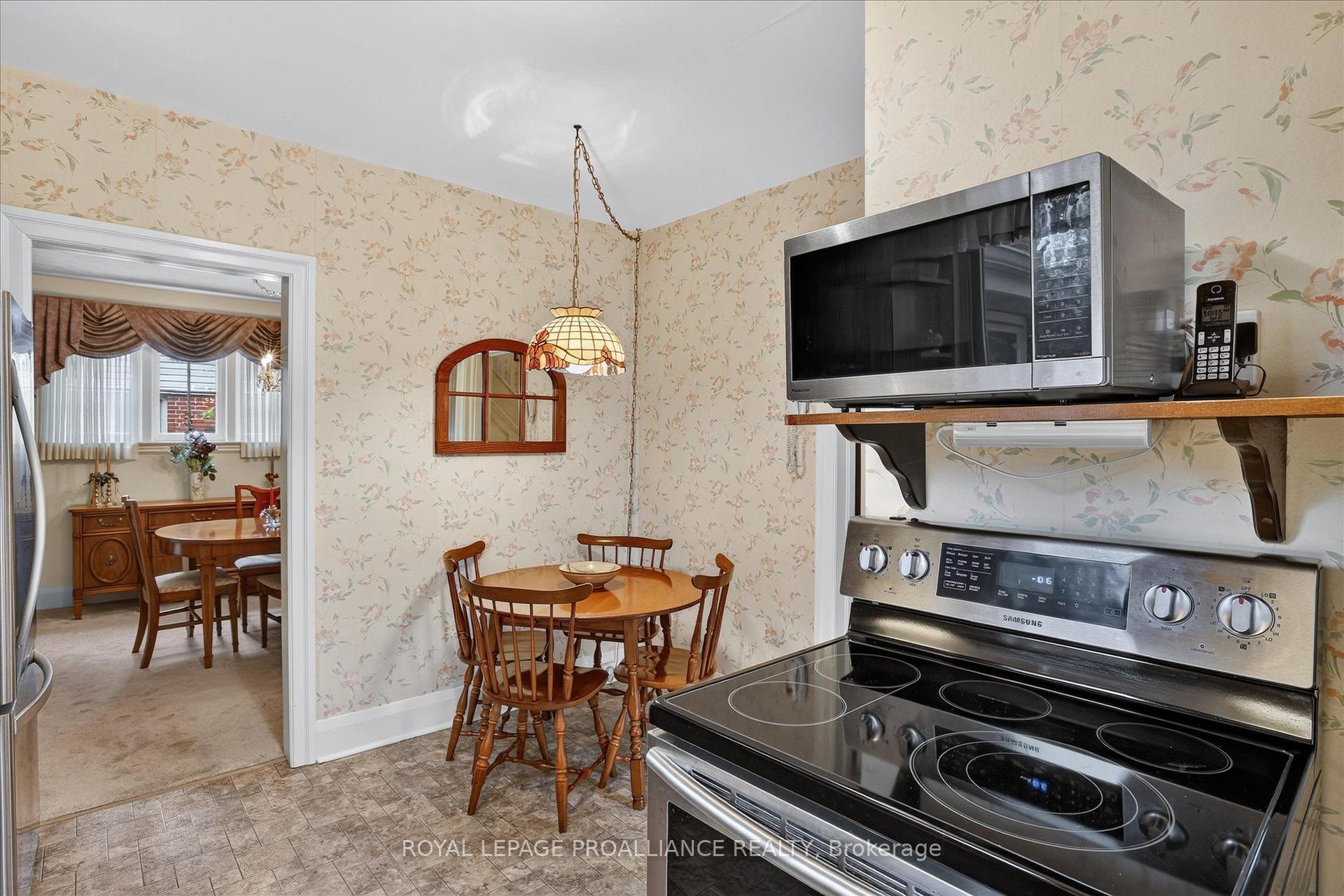 Photo 37 of 210 Aberdeen Avenue, Peterborough, Northcrest Ward 5 — HOMEH