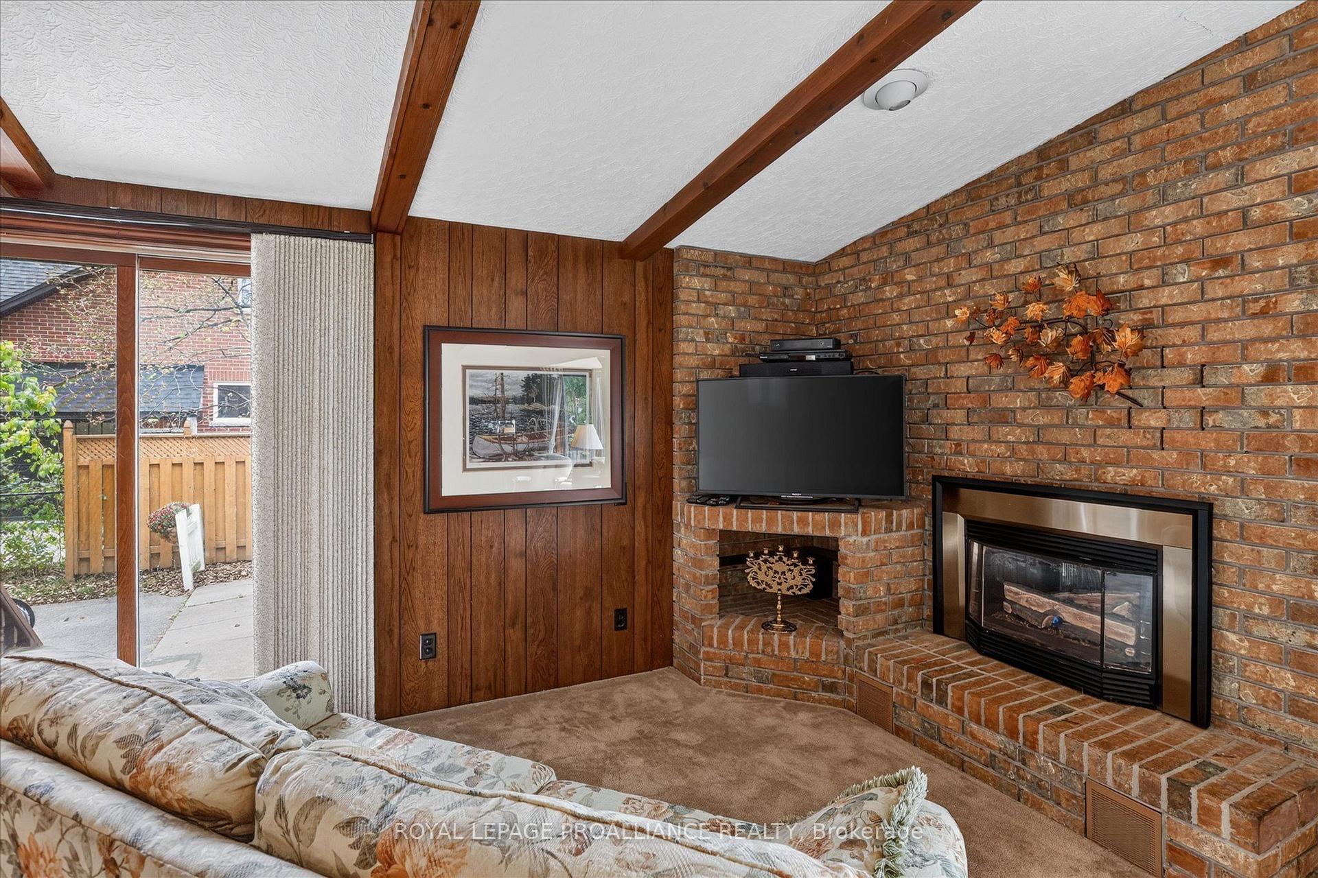 Photo 51 of 210 Aberdeen Avenue, Peterborough, Northcrest Ward 5 — HOMEH