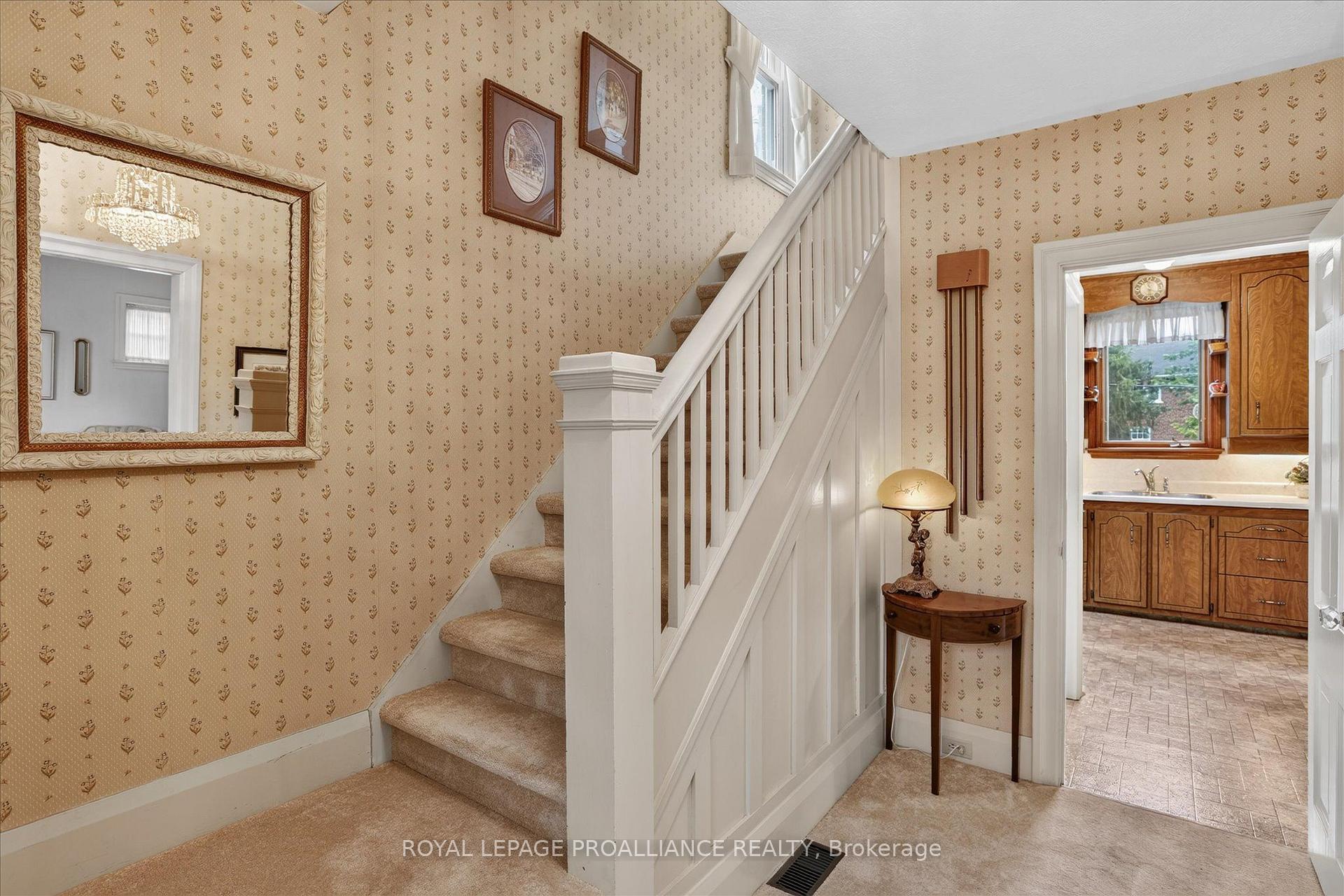 Photo 56 of 210 Aberdeen Avenue, Peterborough, Northcrest Ward 5 — HOMEH