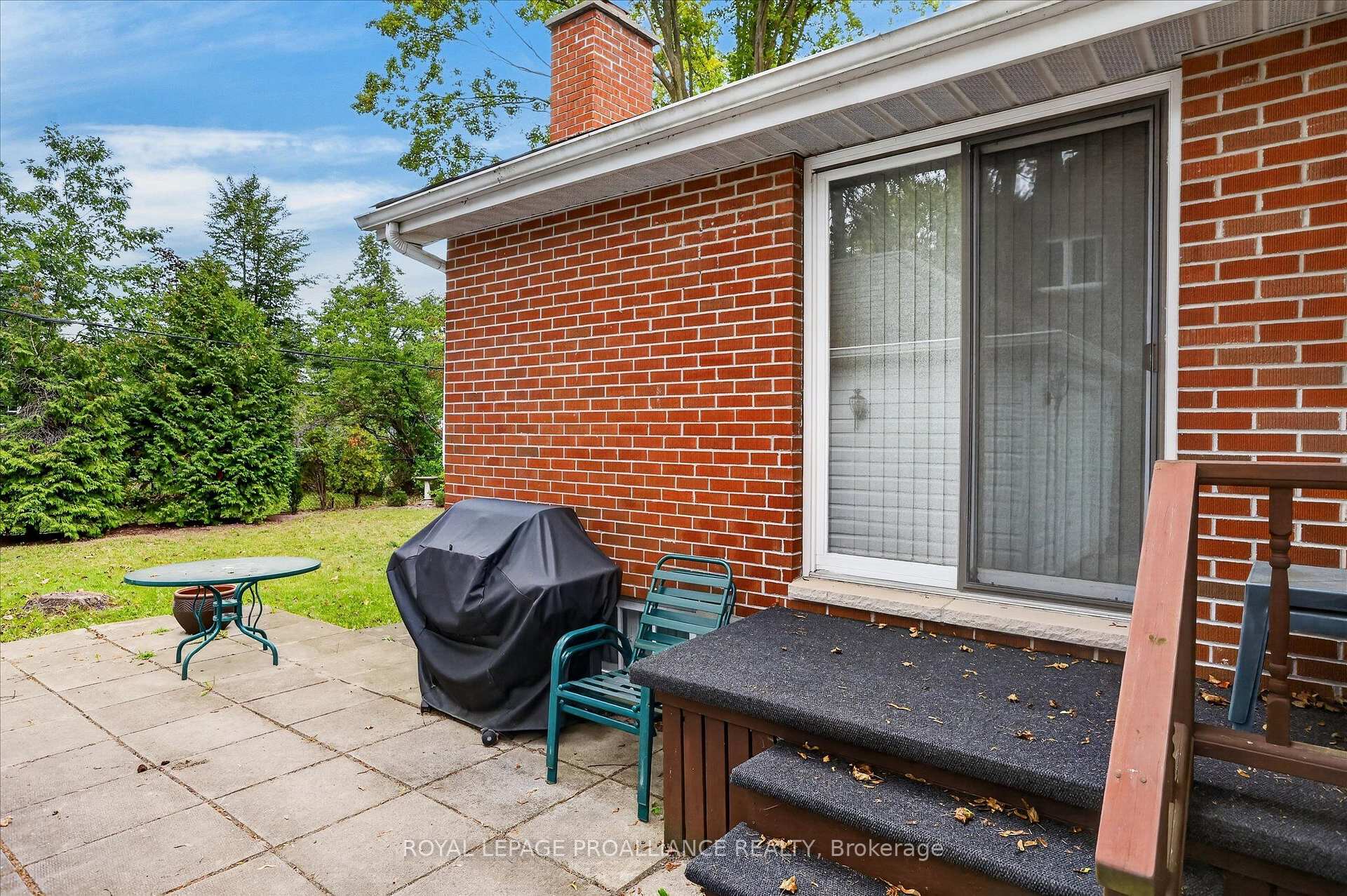 Photo 100 of 210 Aberdeen Avenue, Peterborough, Northcrest Ward 5 — HOMEH