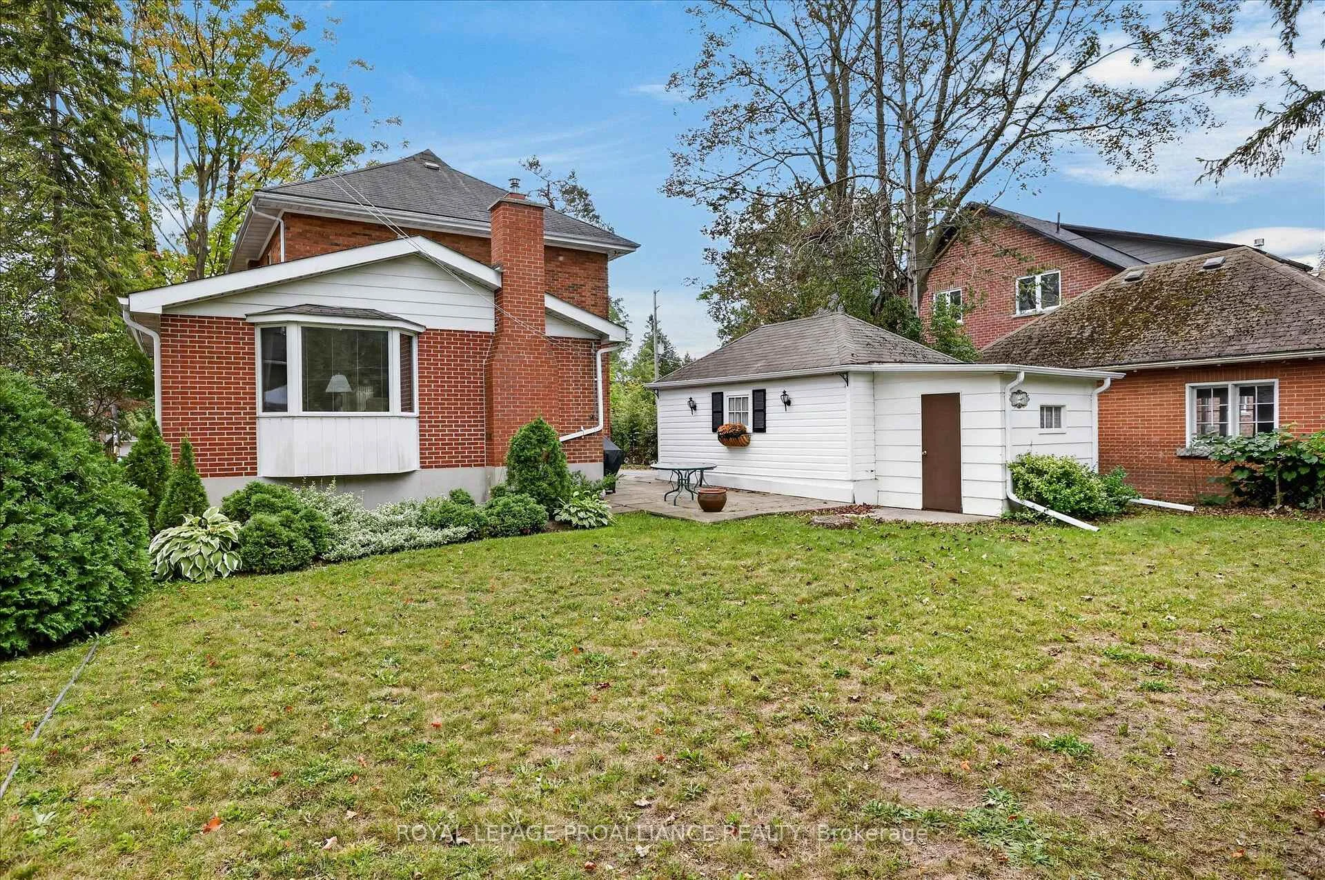 Photo 4 of 210 Aberdeen Avenue, Peterborough, Northcrest Ward 5 — HOMEH