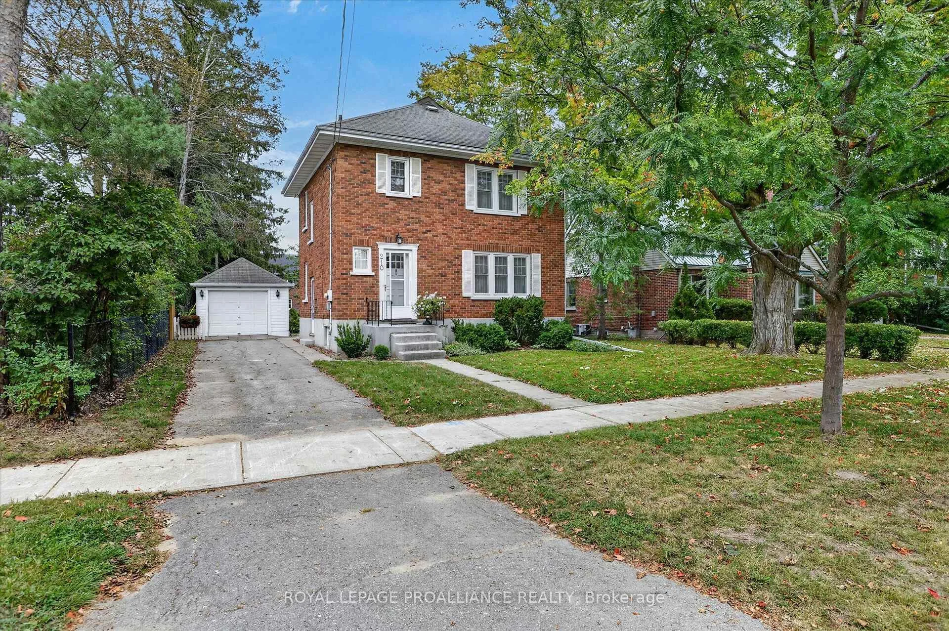 Photo 10 of 210 Aberdeen Avenue, Peterborough, Northcrest Ward 5 — HOMEH