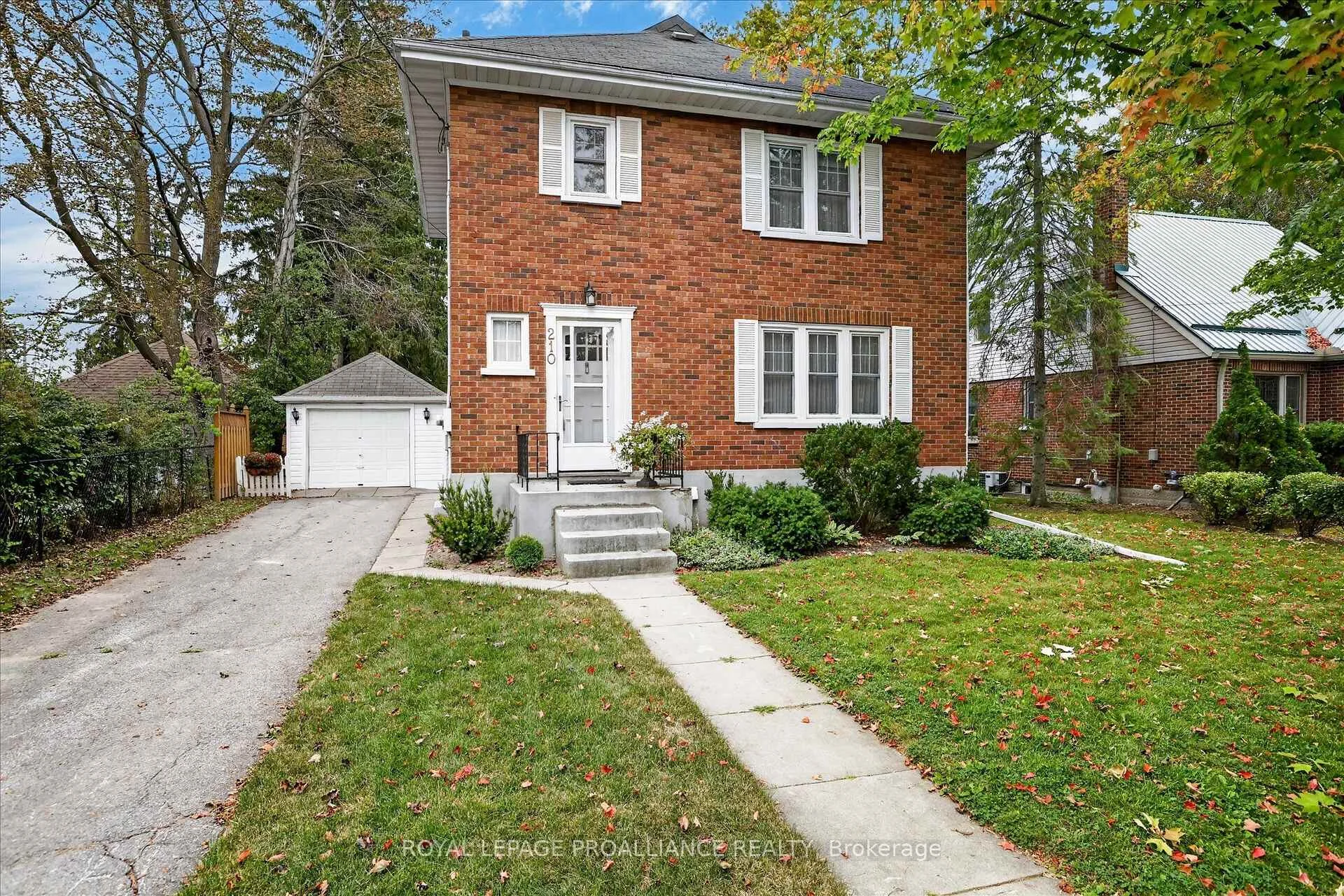 Photo 11 of 210 Aberdeen Avenue, Peterborough, Northcrest Ward 5 — HOMEH