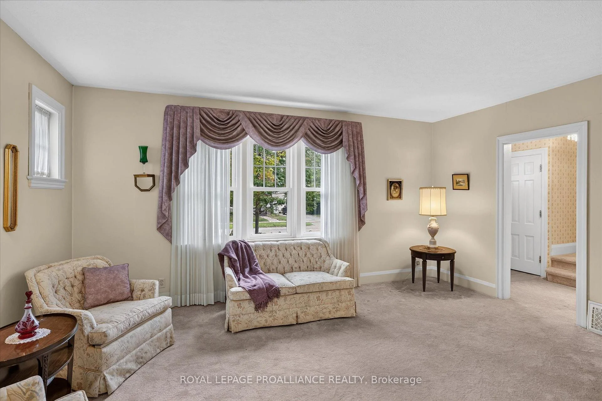 Photo 12 of 210 Aberdeen Avenue, Peterborough, Northcrest Ward 5 — HOMEH