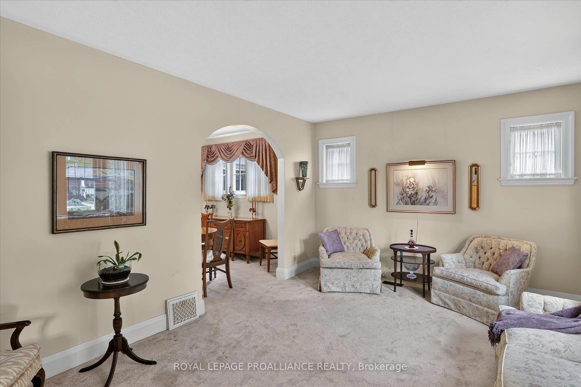 Photo 16 of 210 Aberdeen Avenue, Peterborough, Northcrest Ward 5 — HOMEH