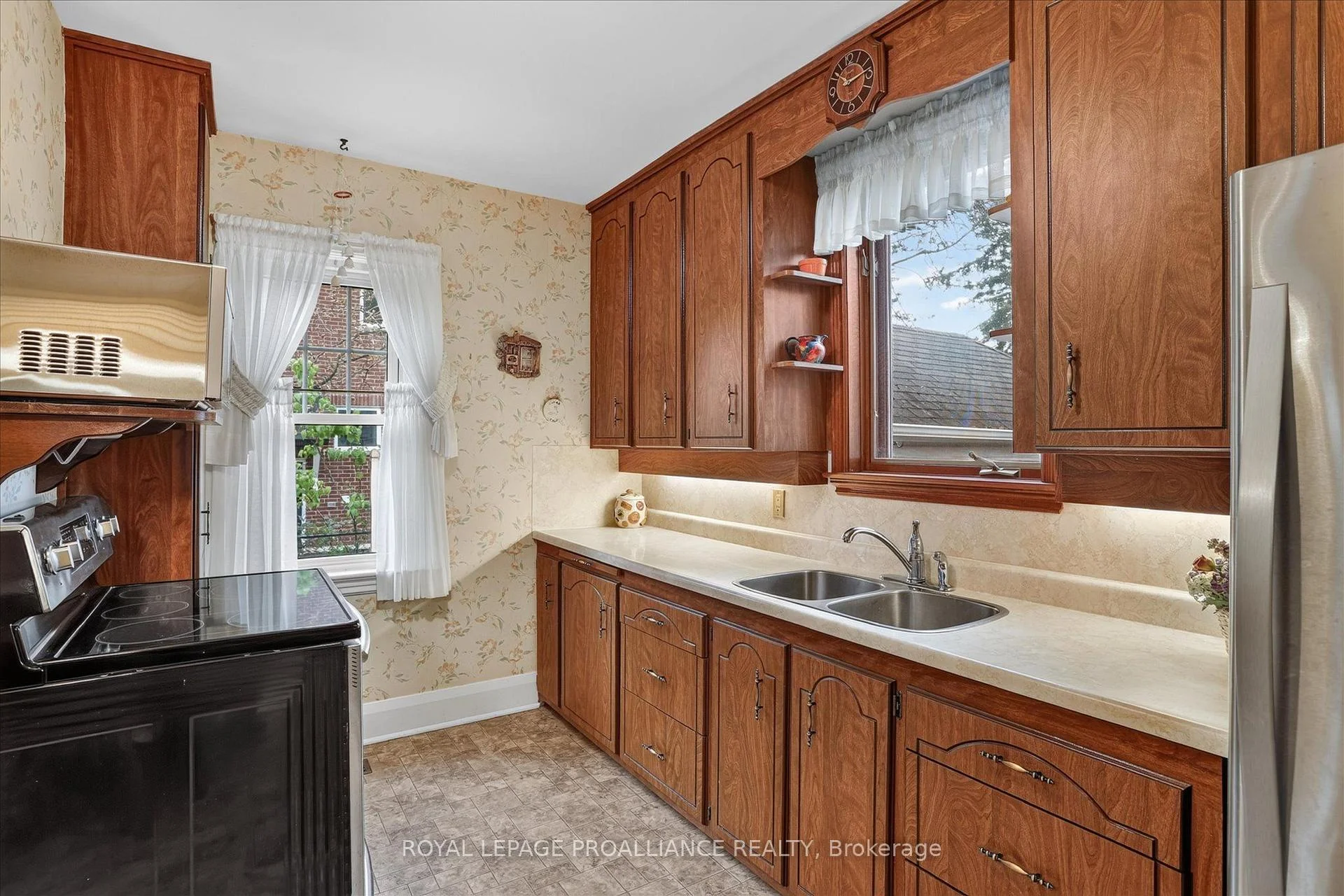 Photo 26 of 210 Aberdeen Avenue, Peterborough, Northcrest Ward 5 — HOMEH