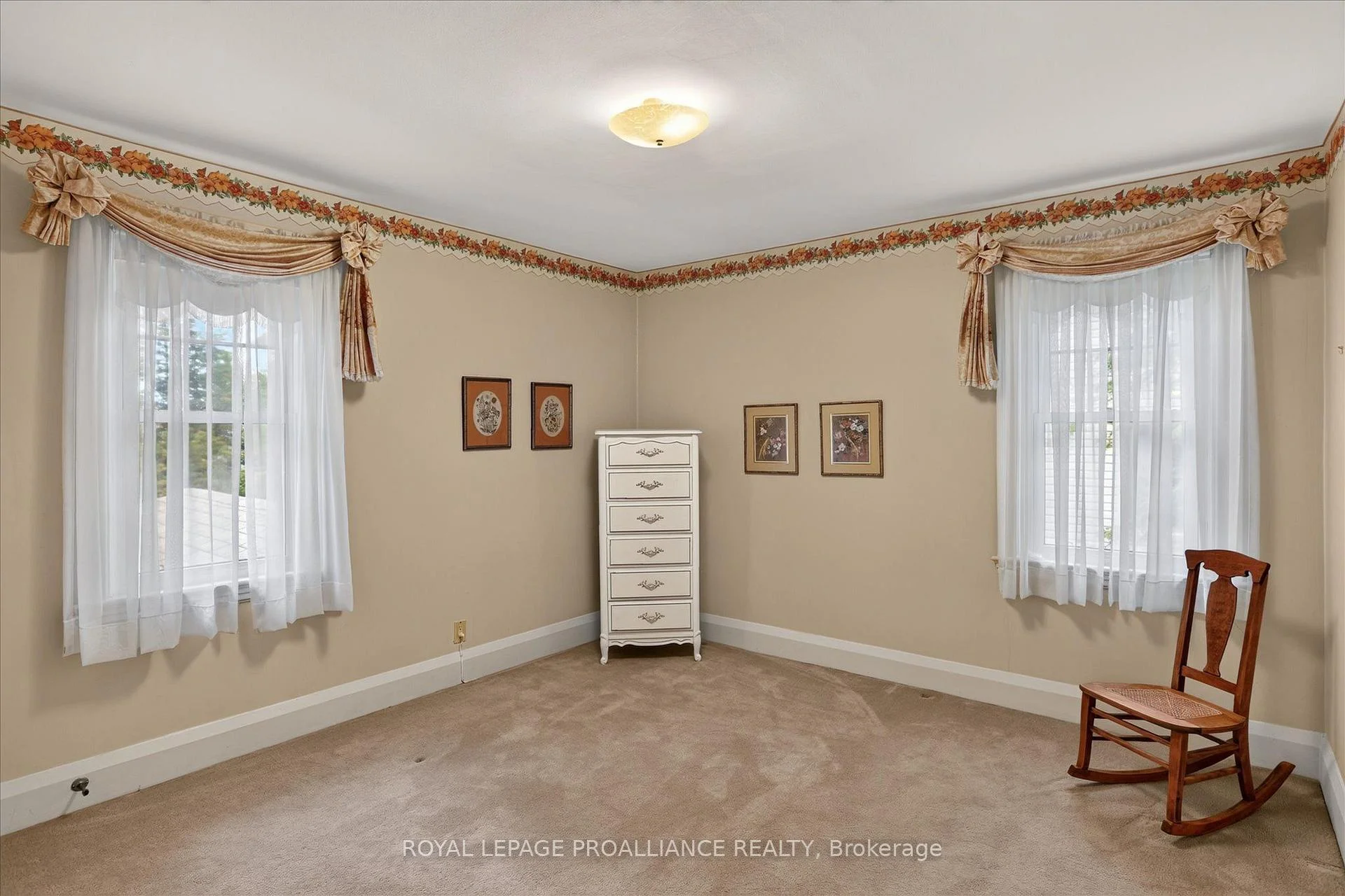 Photo 57 of 210 Aberdeen Avenue, Peterborough, Northcrest Ward 5 — HOMEH
