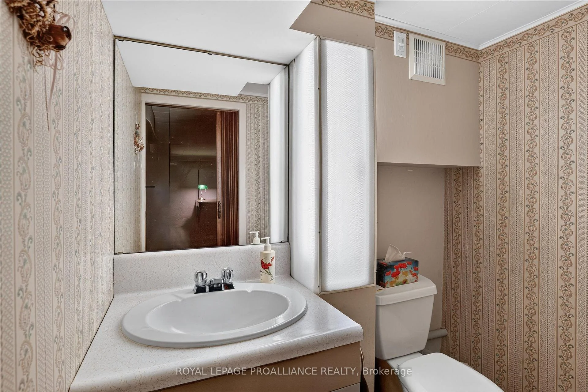 Photo 66 of 210 Aberdeen Avenue, Peterborough, Northcrest Ward 5 — HOMEH