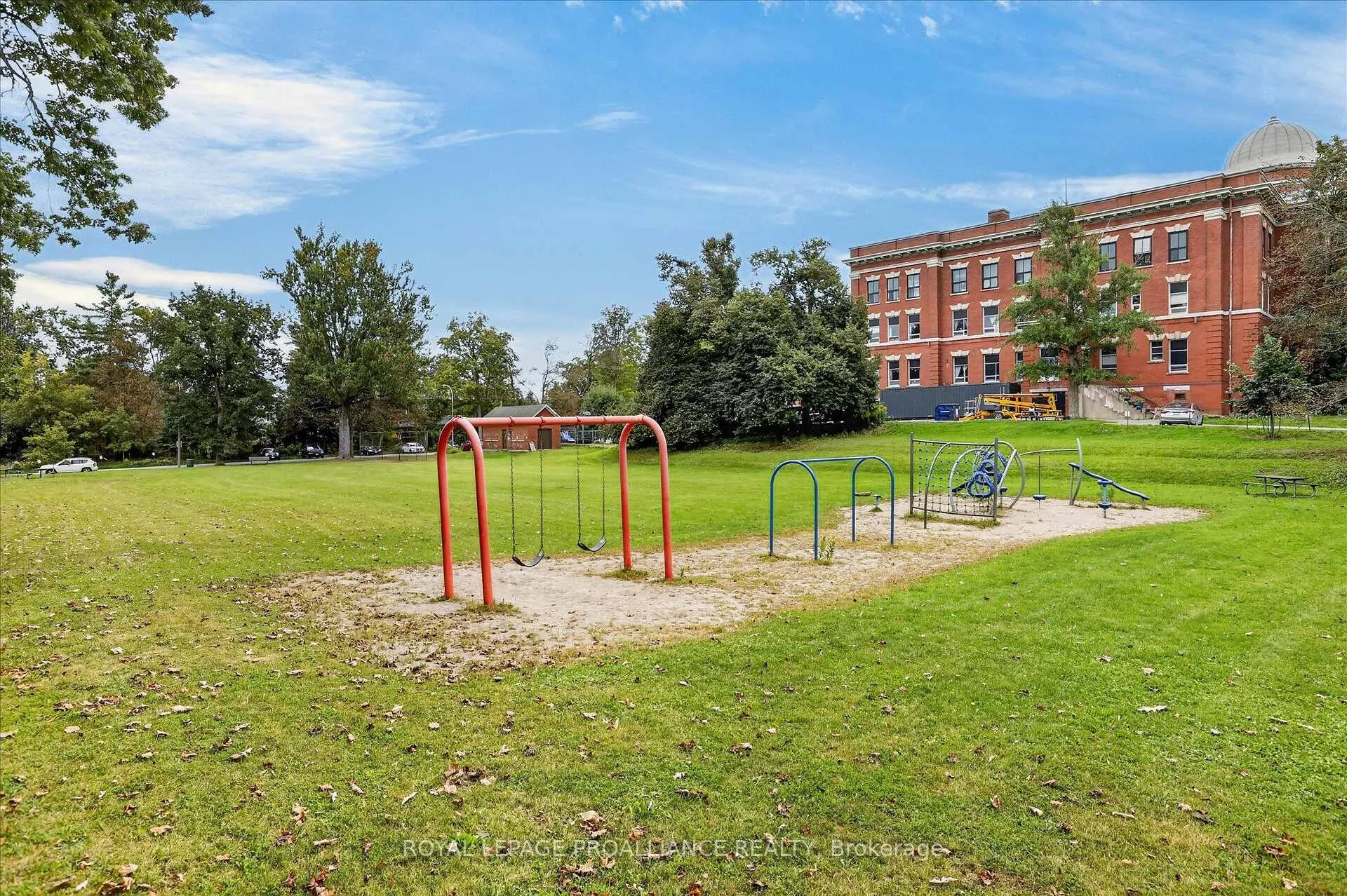 Photo 95 of 210 Aberdeen Avenue, Peterborough, Northcrest Ward 5 — HOMEH