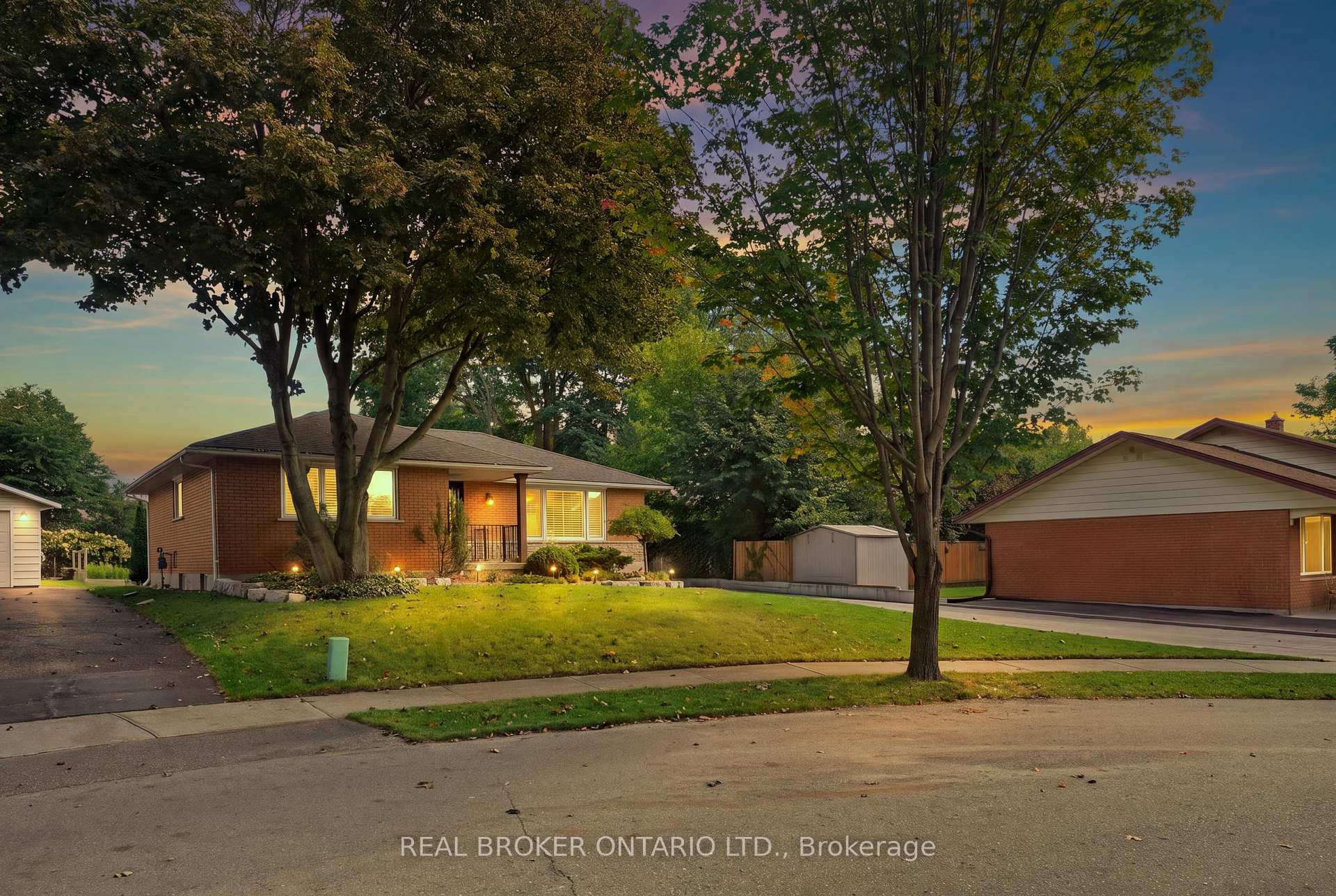 Photo 3 of 15 Linton Place, Kitchener, Stanley Park — HOMEH